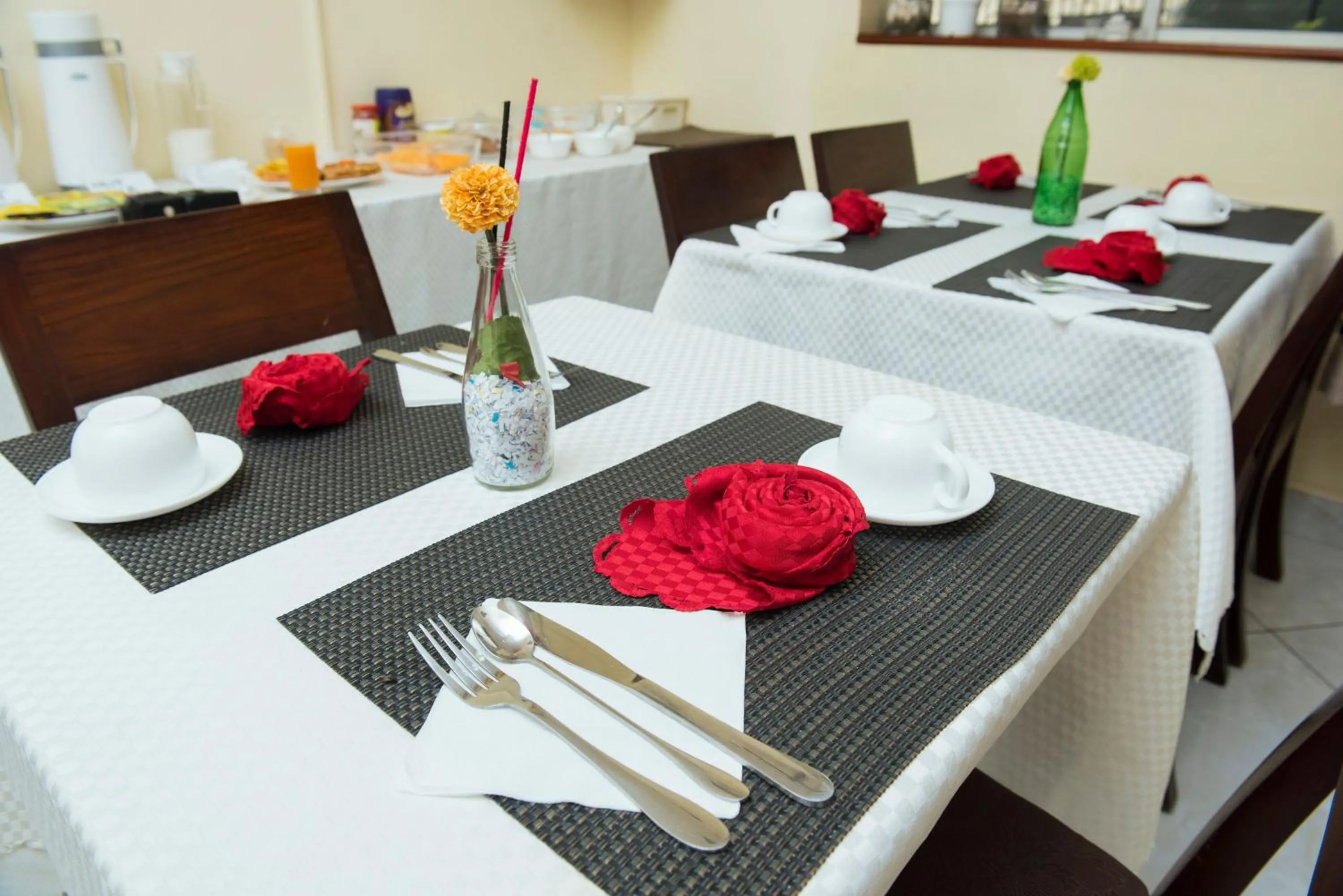 Breakfast in Airport Transit Lodges