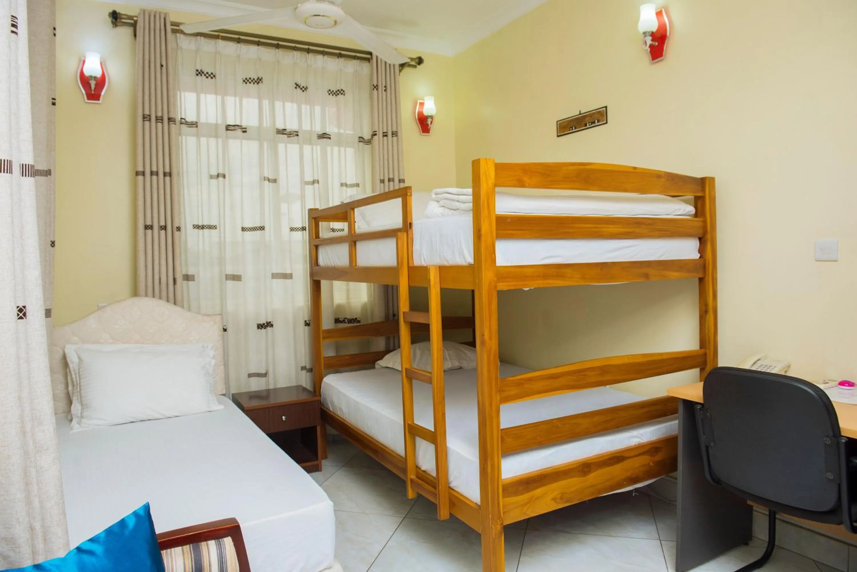 bunk bed, Bed in Airport Transit Lodges