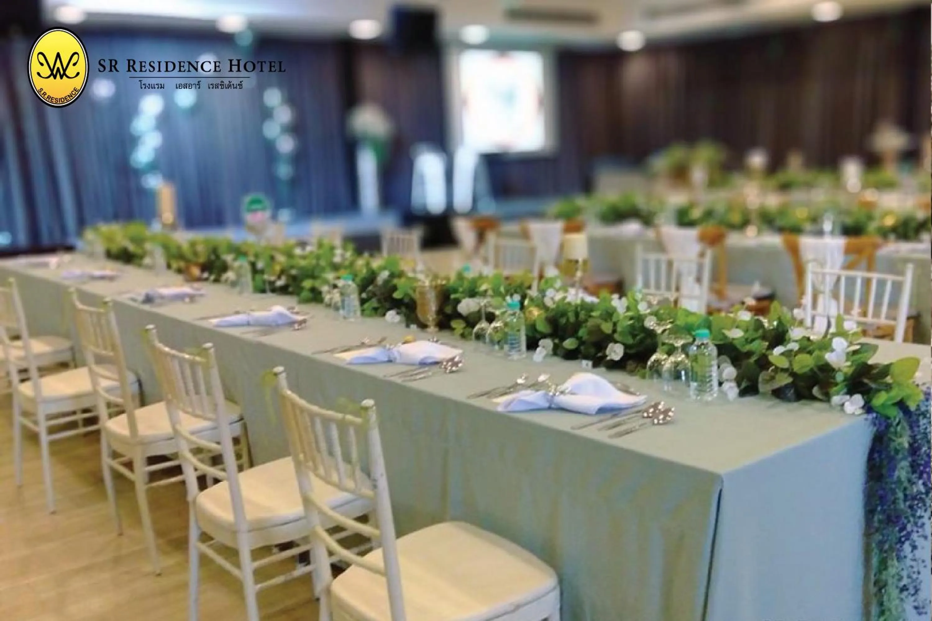 Restaurant/places to eat in SR Residence Hotel