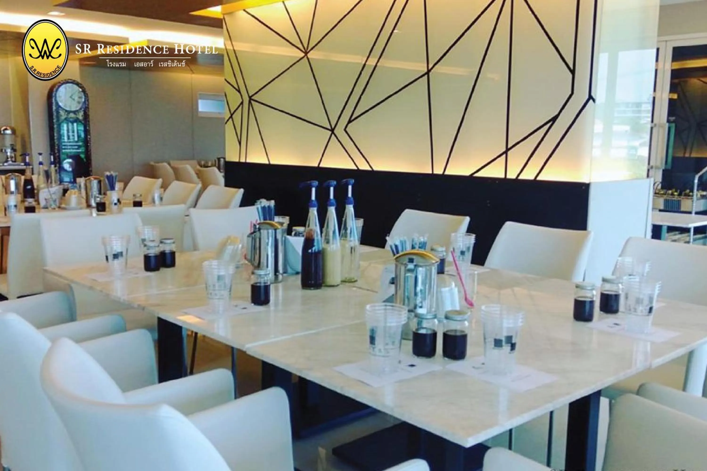 Restaurant/places to eat in SR Residence Hotel