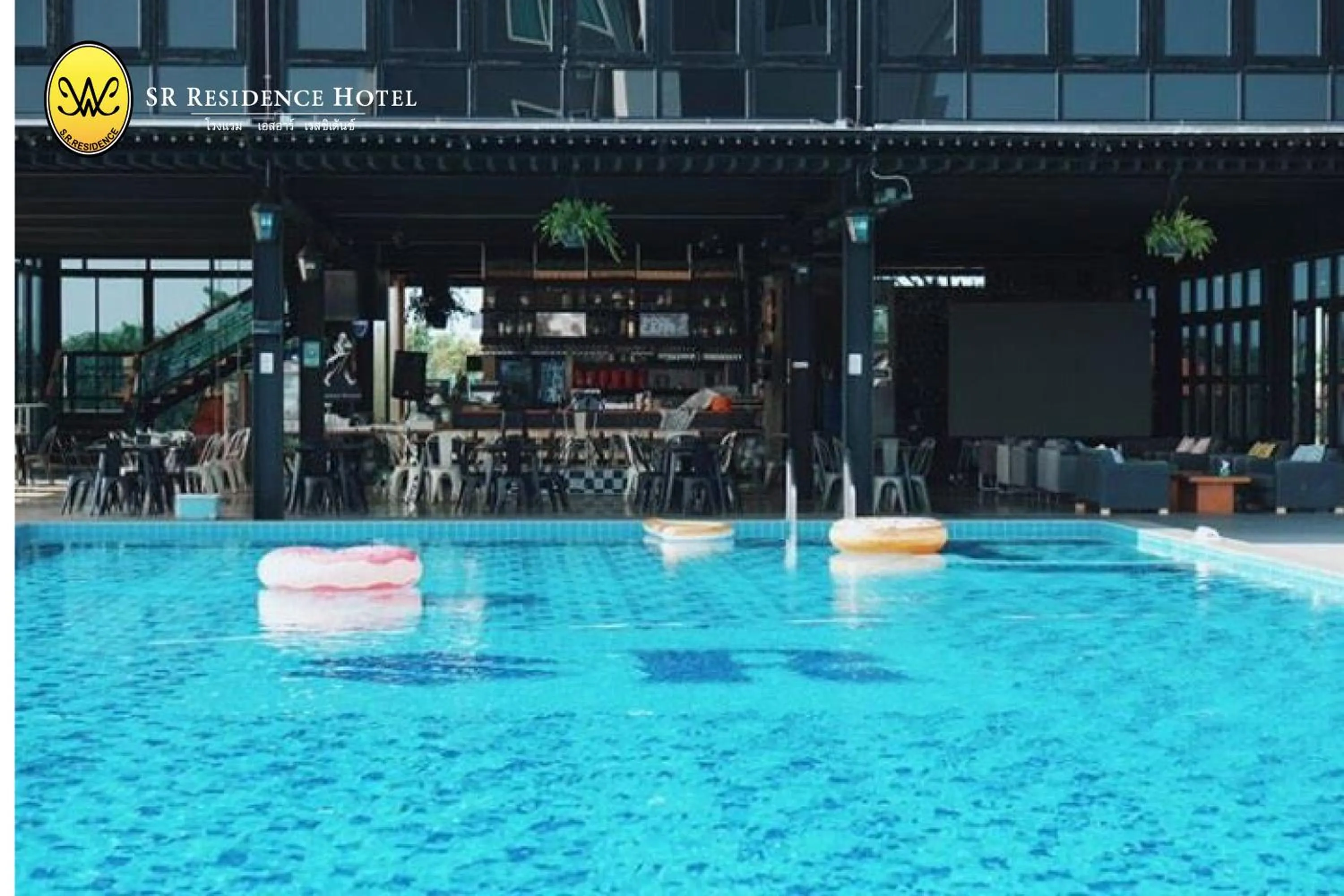 Swimming pool in SR Residence Hotel