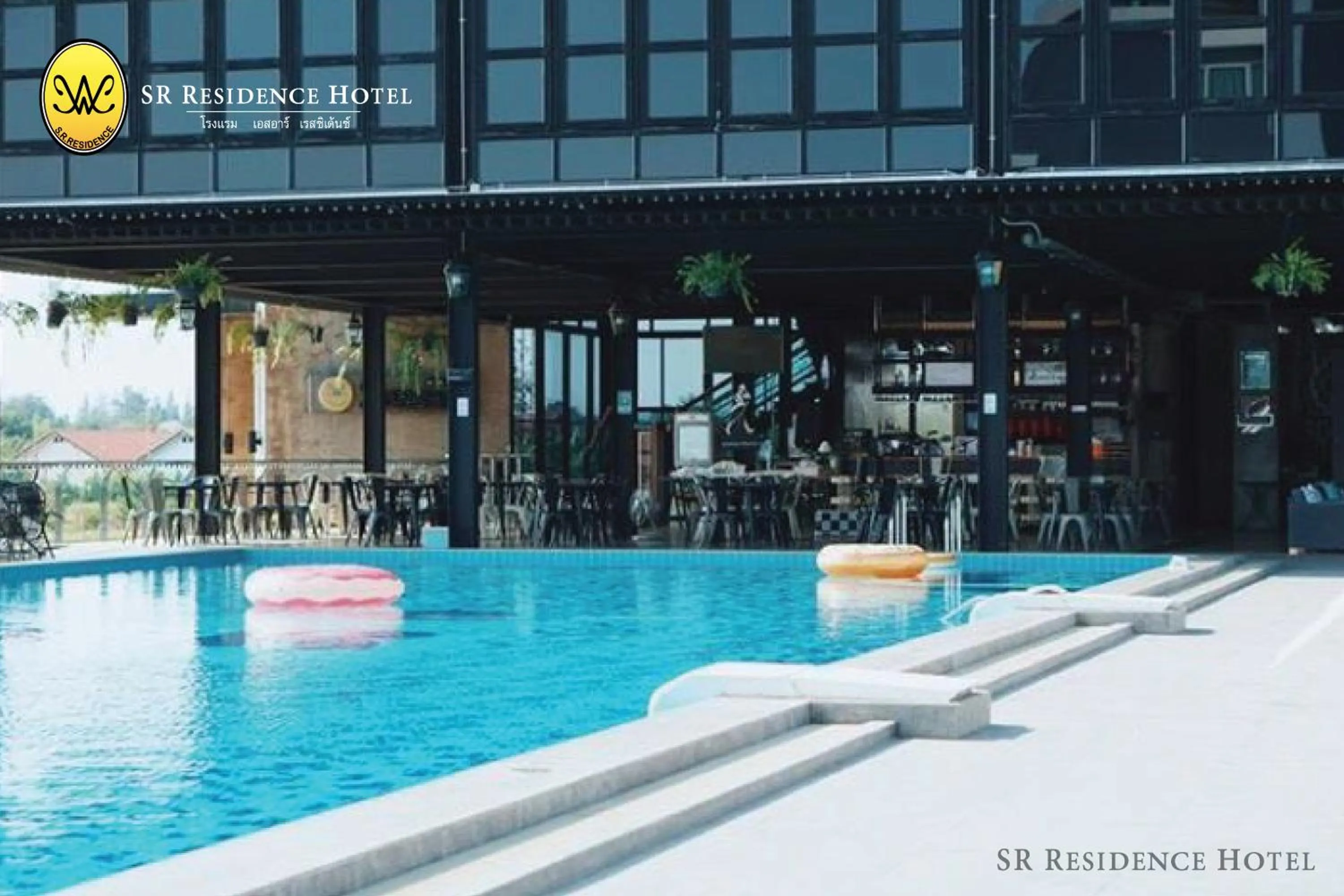 Swimming pool in SR Residence Hotel