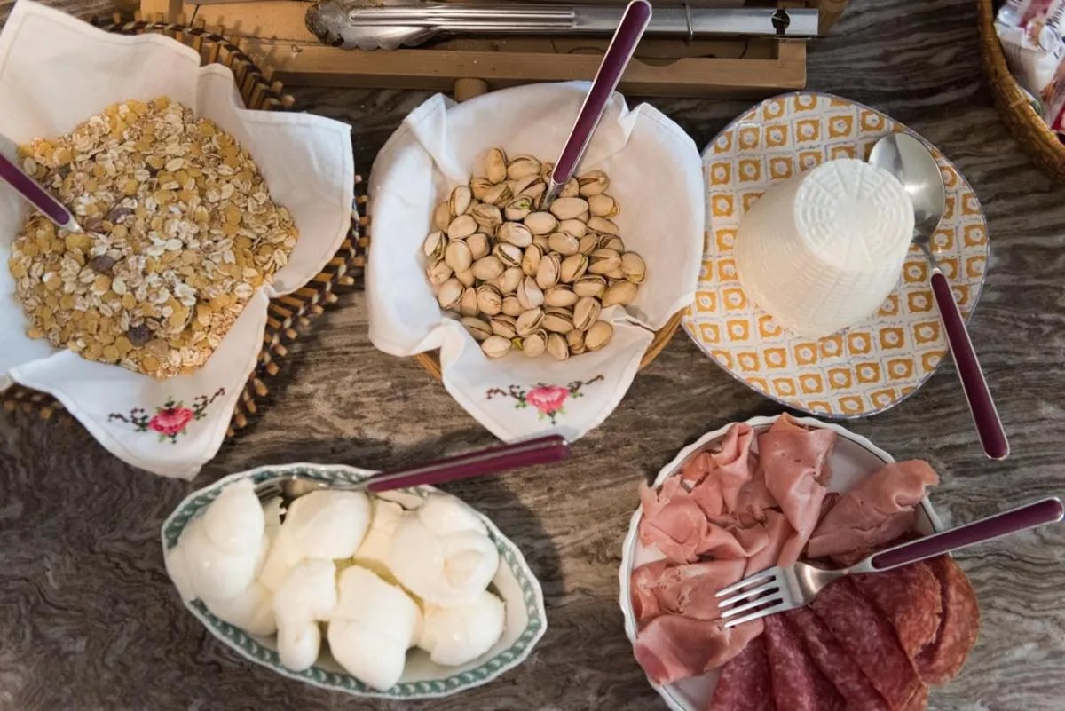 Buffet breakfast in KiBari B&B