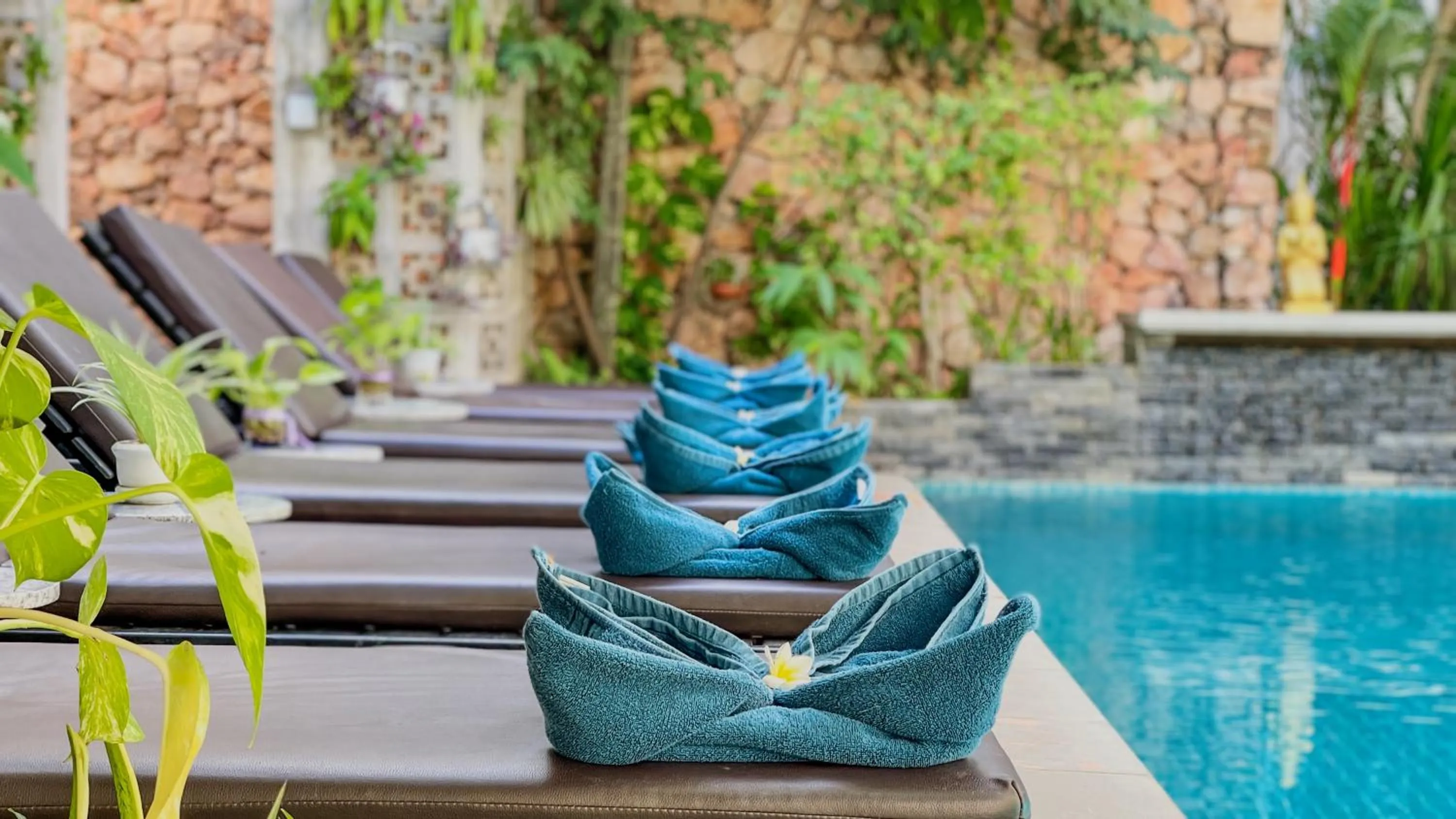 Swimming pool in Boutique Indochine d'Angkor