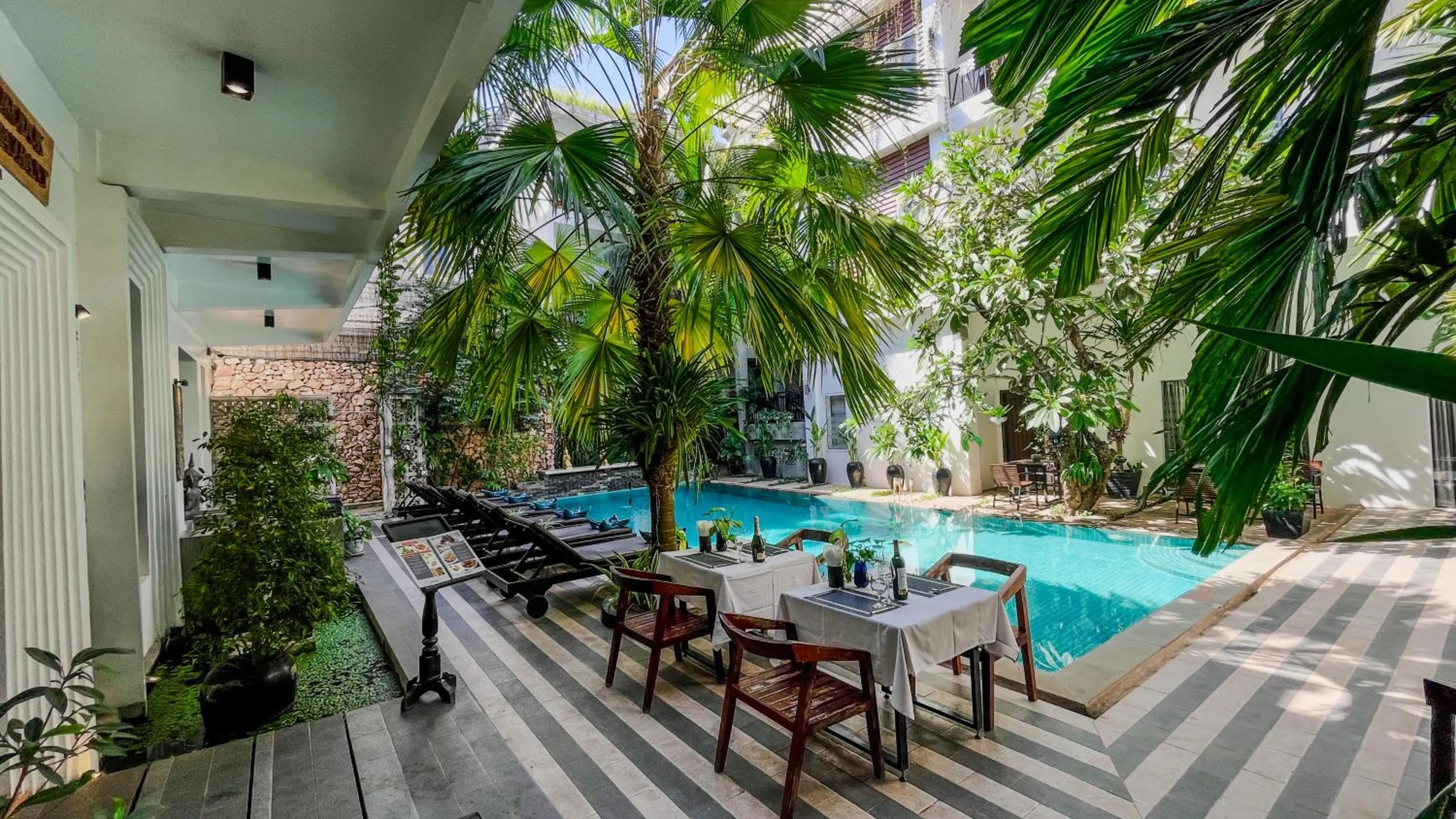 Swimming pool in Boutique Indochine d'Angkor