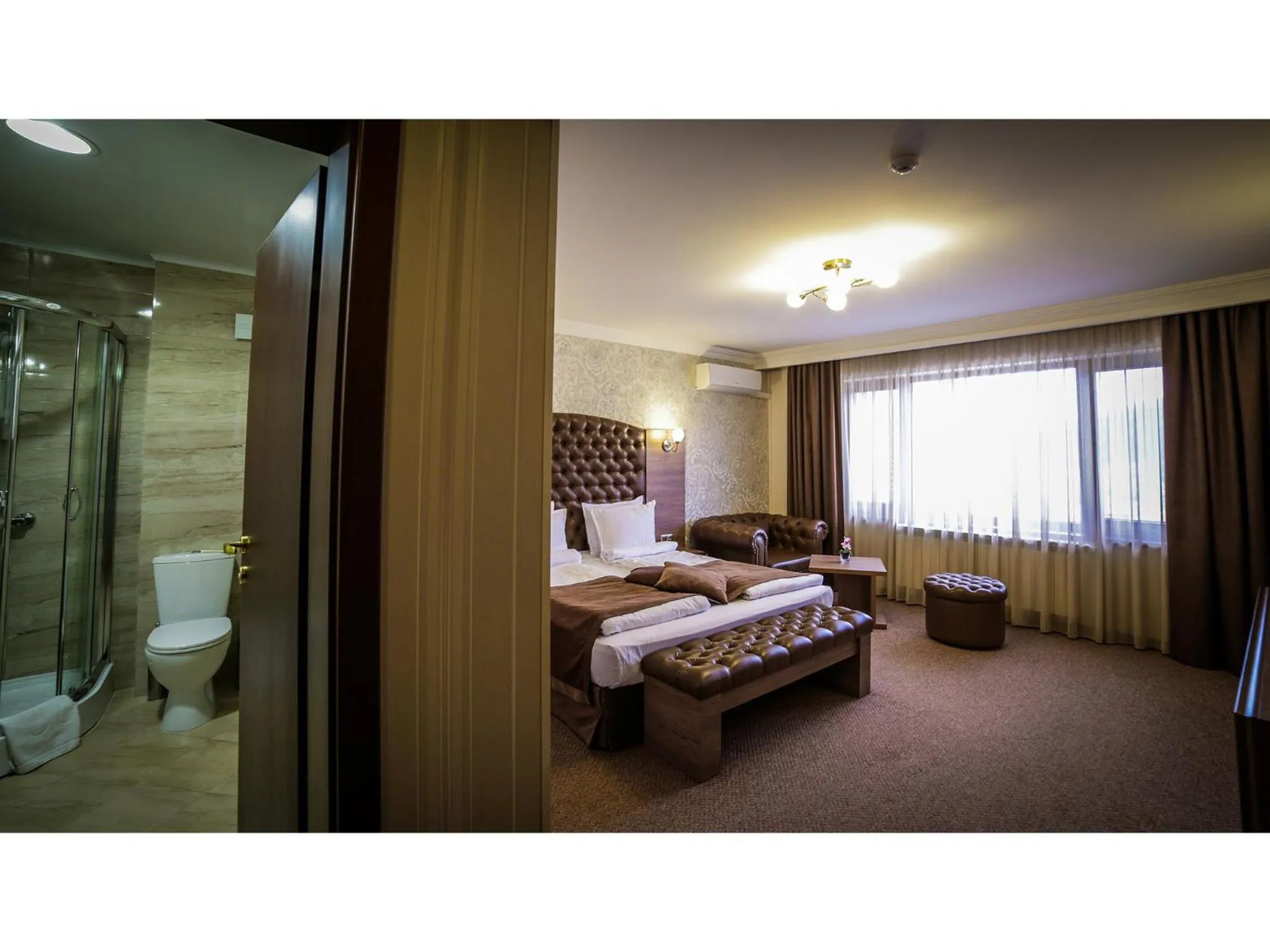 Shower, Bed in Park Hotel and SPA Vella Hills