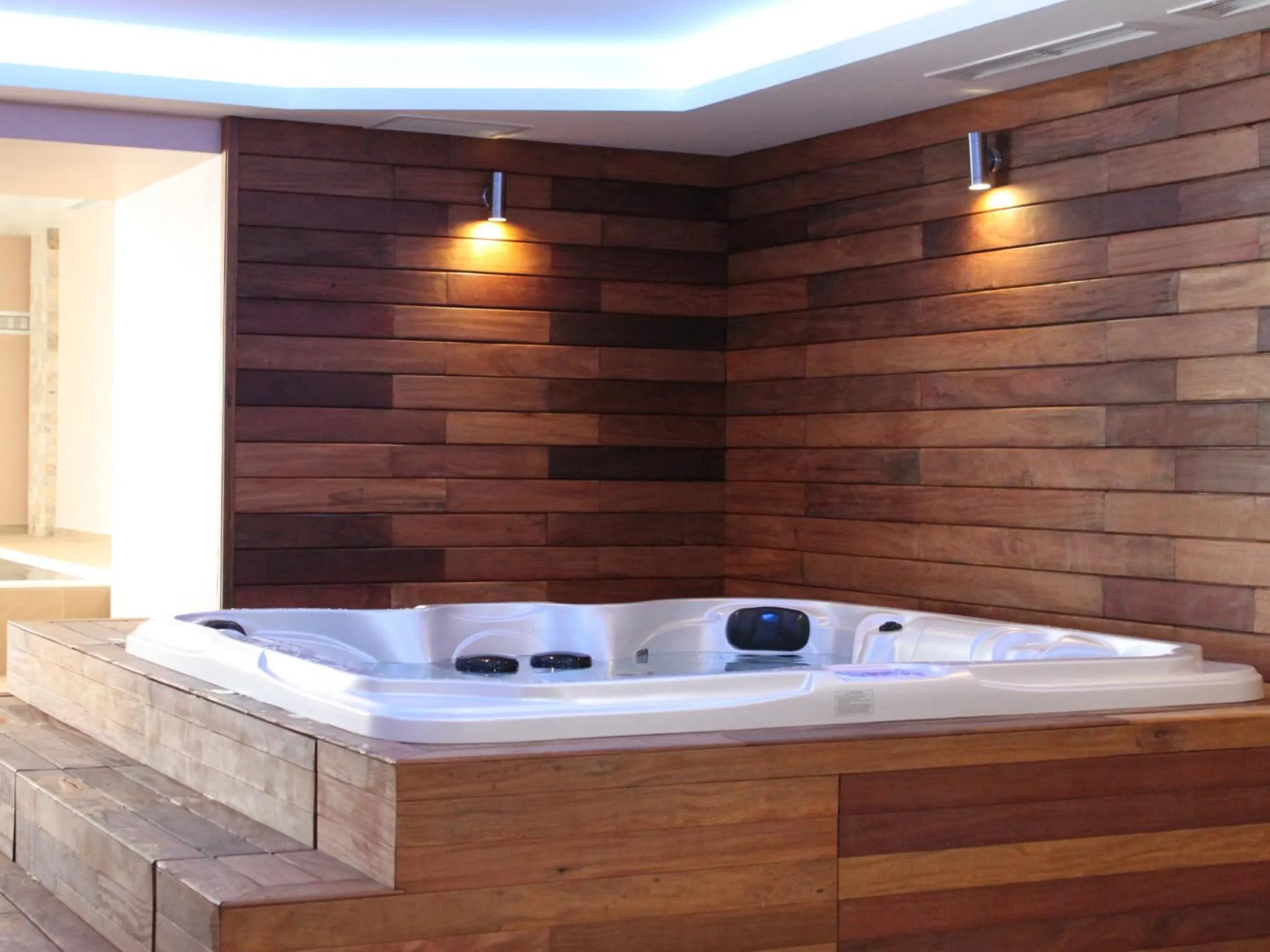 Hot Tub in Park Hotel and SPA Vella Hills