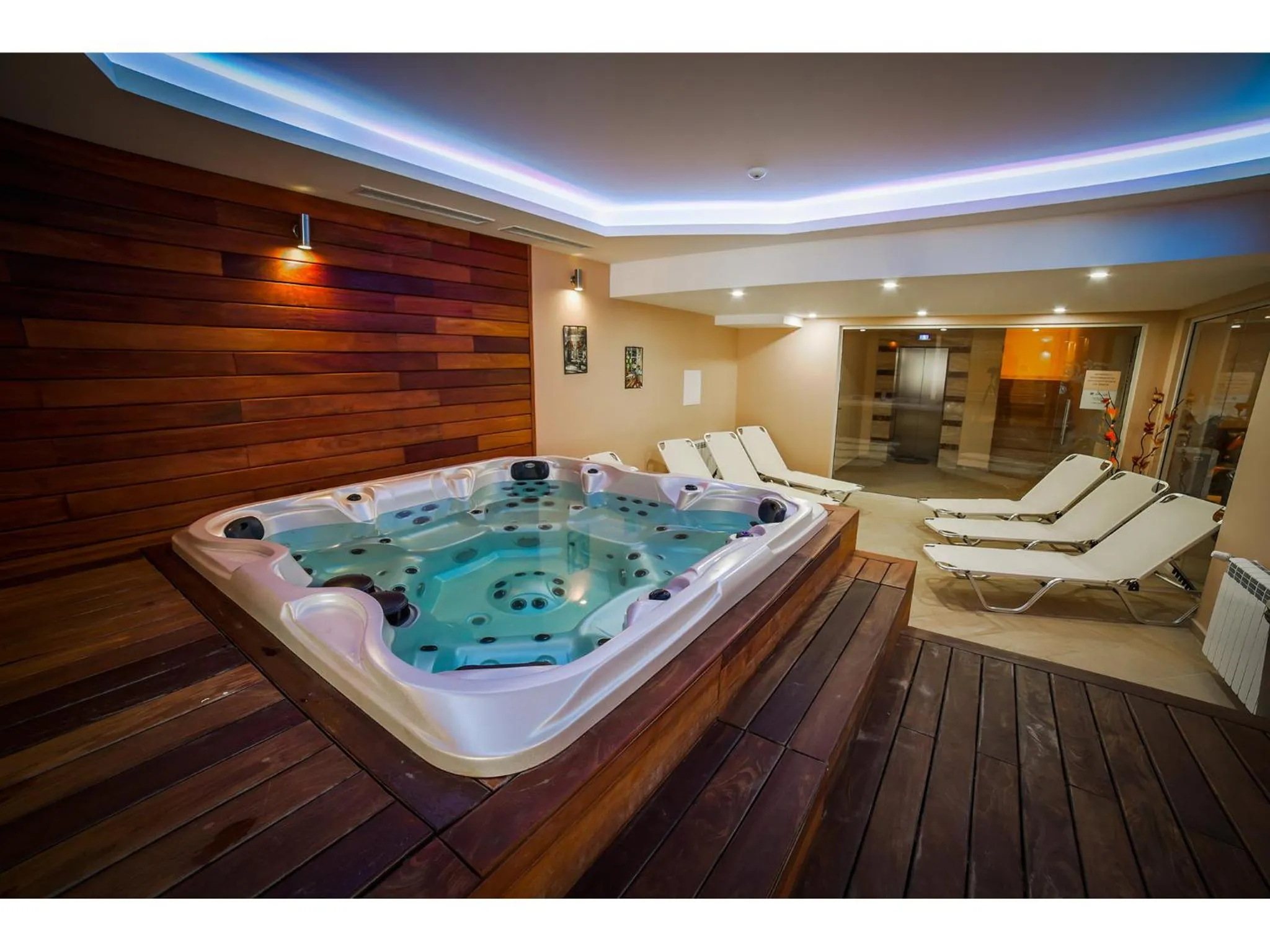Hot Tub in Park Hotel and SPA Vella Hills