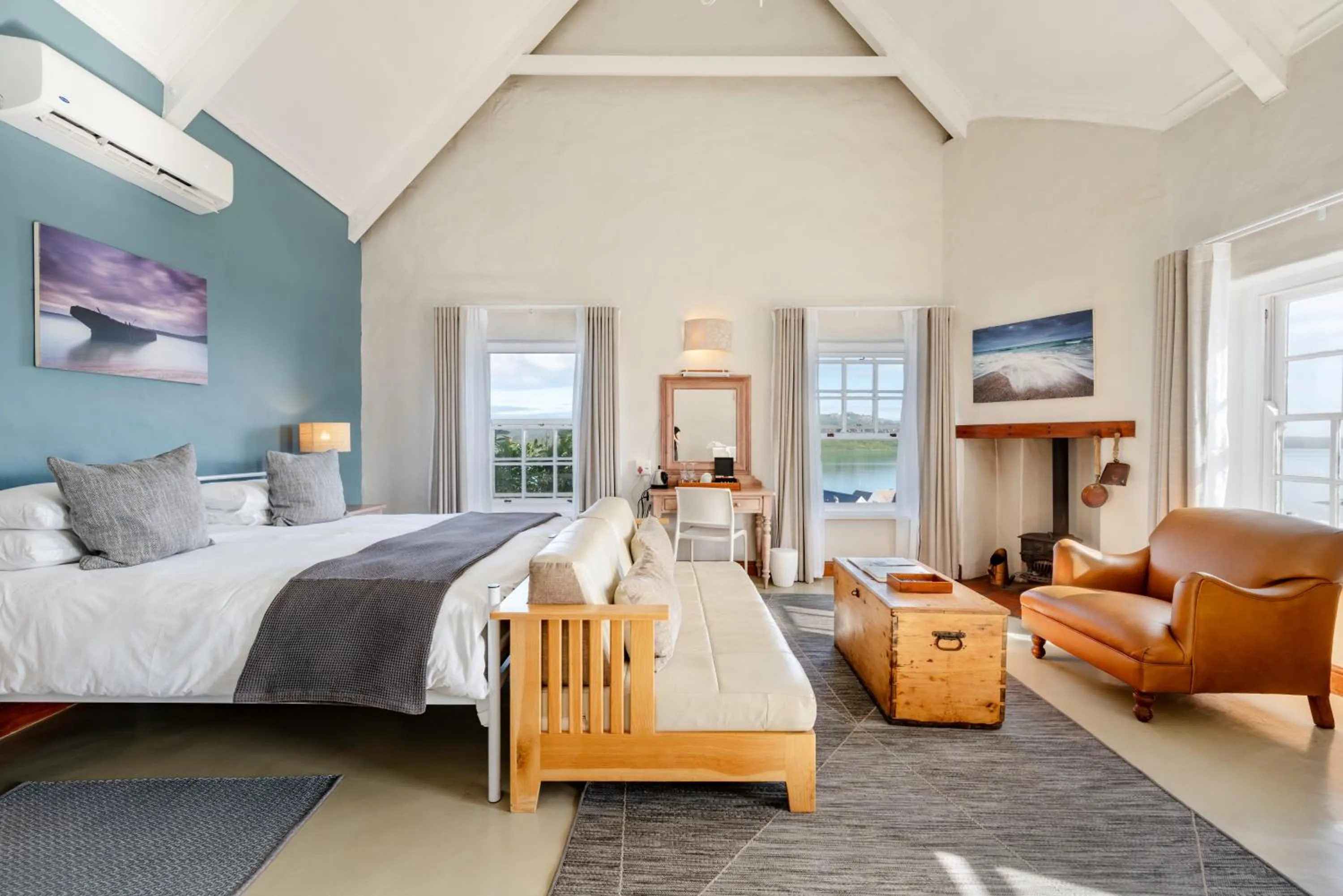 Photo of the whole room, Bed in The Farmhouse Hotel