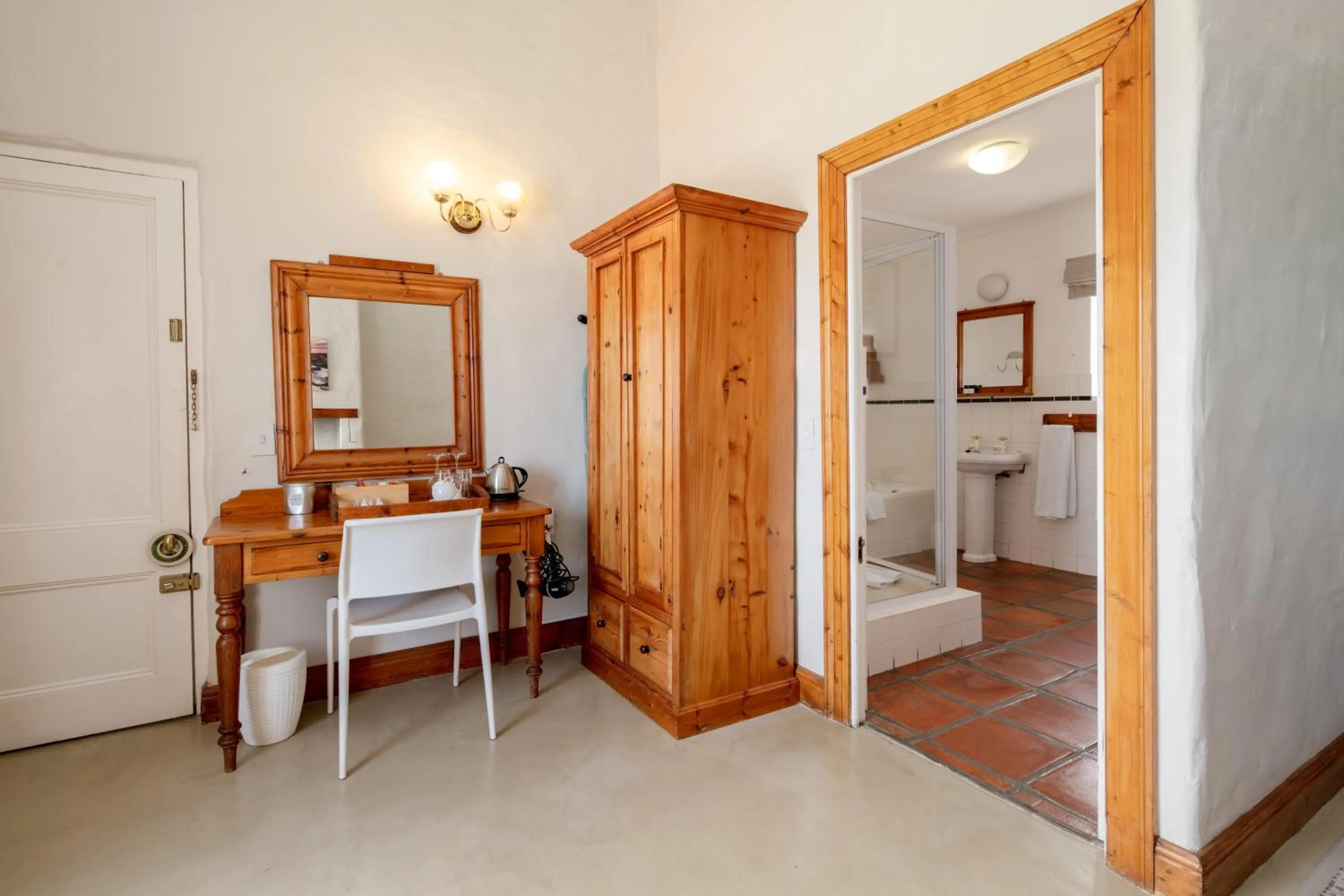 Coffee/tea facilities in The Farmhouse Hotel