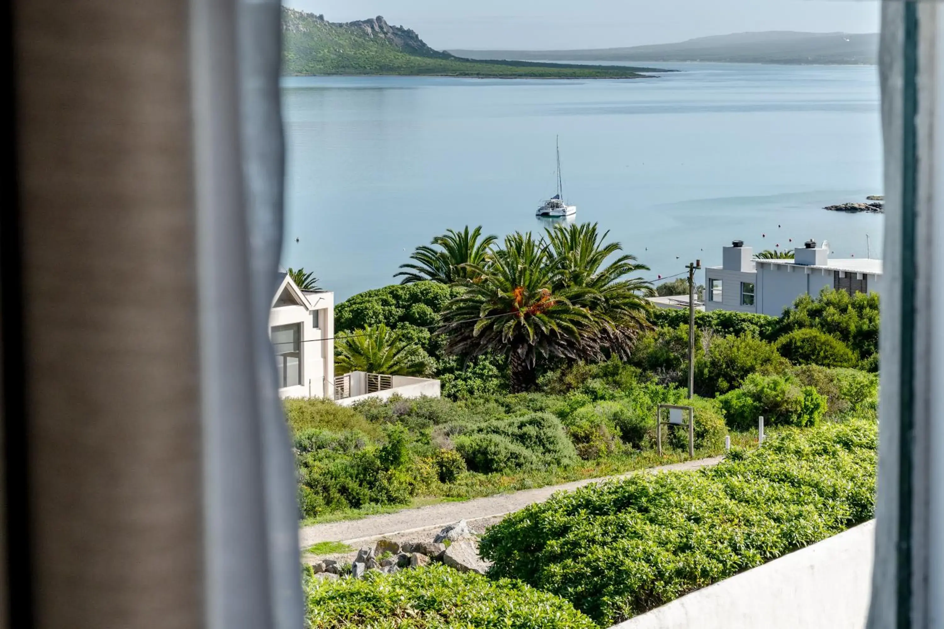 Panoramic Lagoon View with Wood Fired Hot Tub in The Farmhouse Hotel Panoramic Lagoon View with Wood Fired Hot Tub in The Farmhouse Hotel