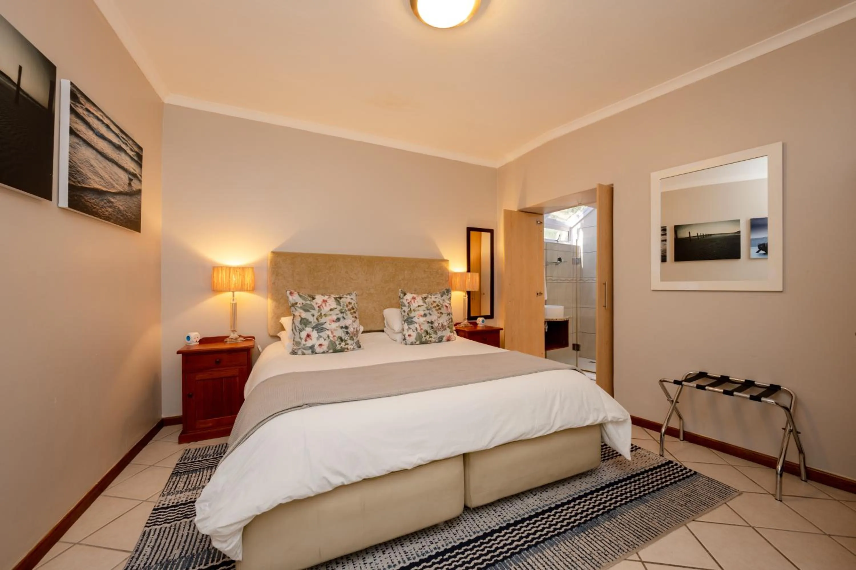 Photo of the whole room, Bed in The Farmhouse Hotel