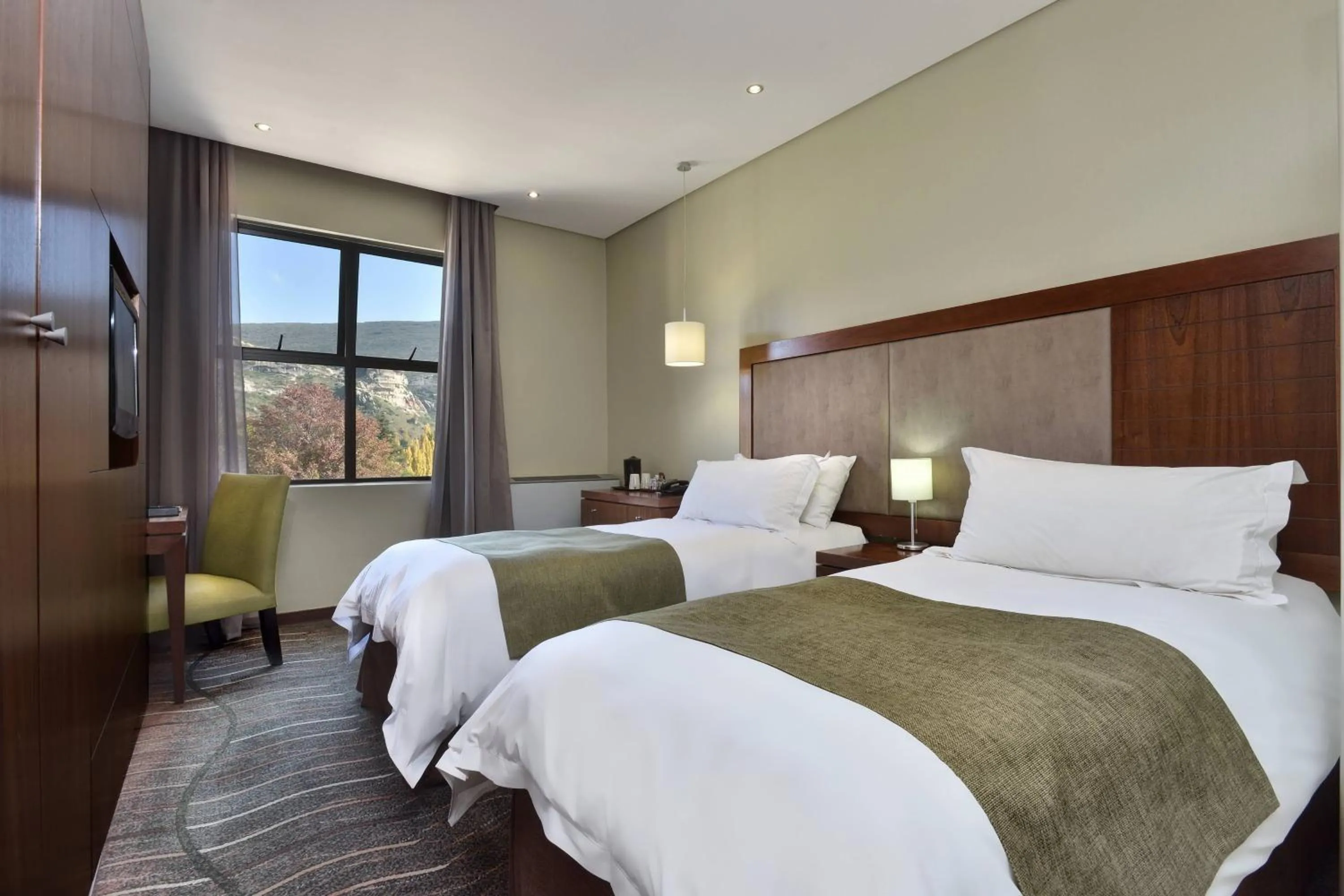 Photo of the whole room, Bed in Protea Hotel by Marriott Clarens