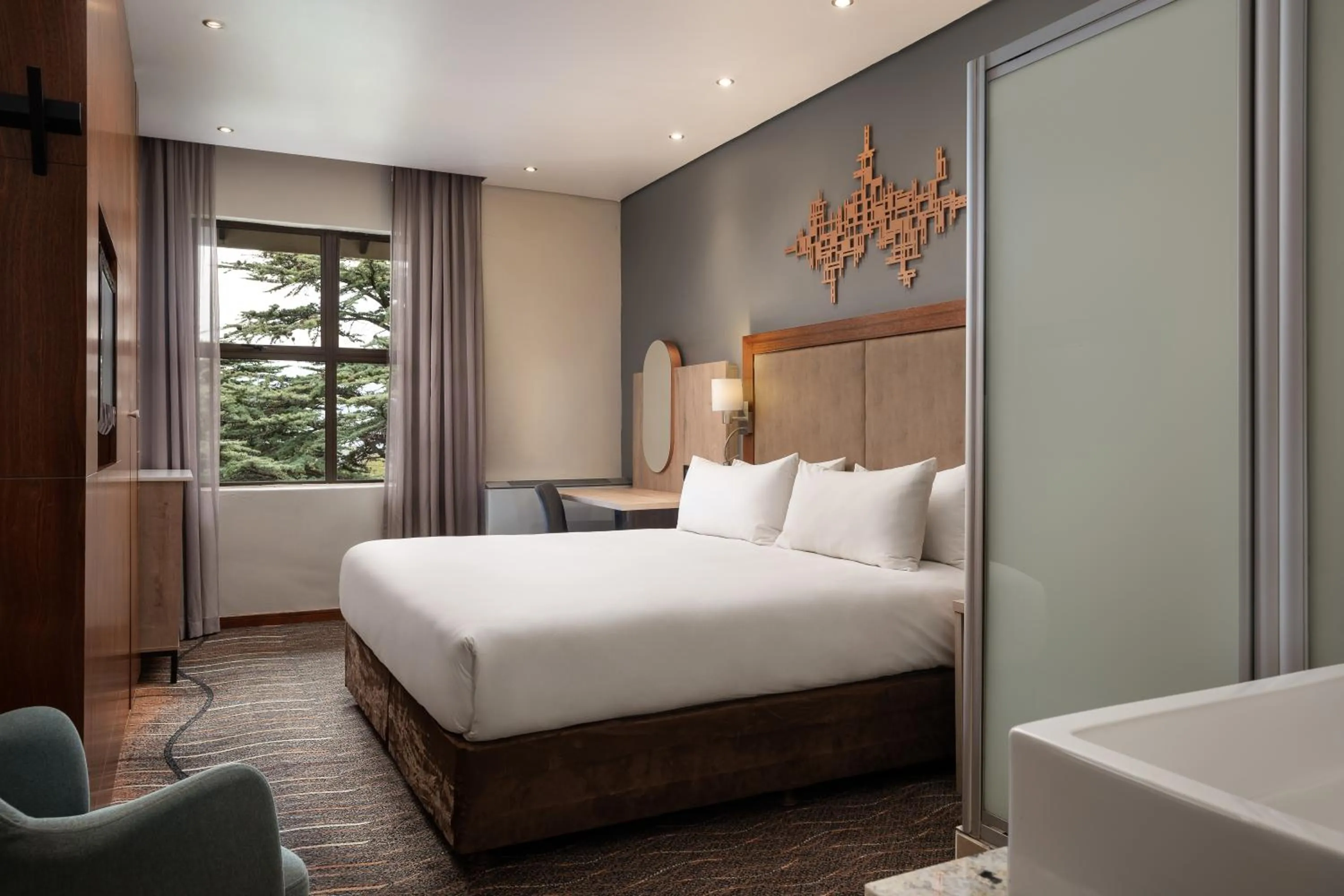 Photo of the whole room, Bed in Protea Hotel by Marriott Clarens