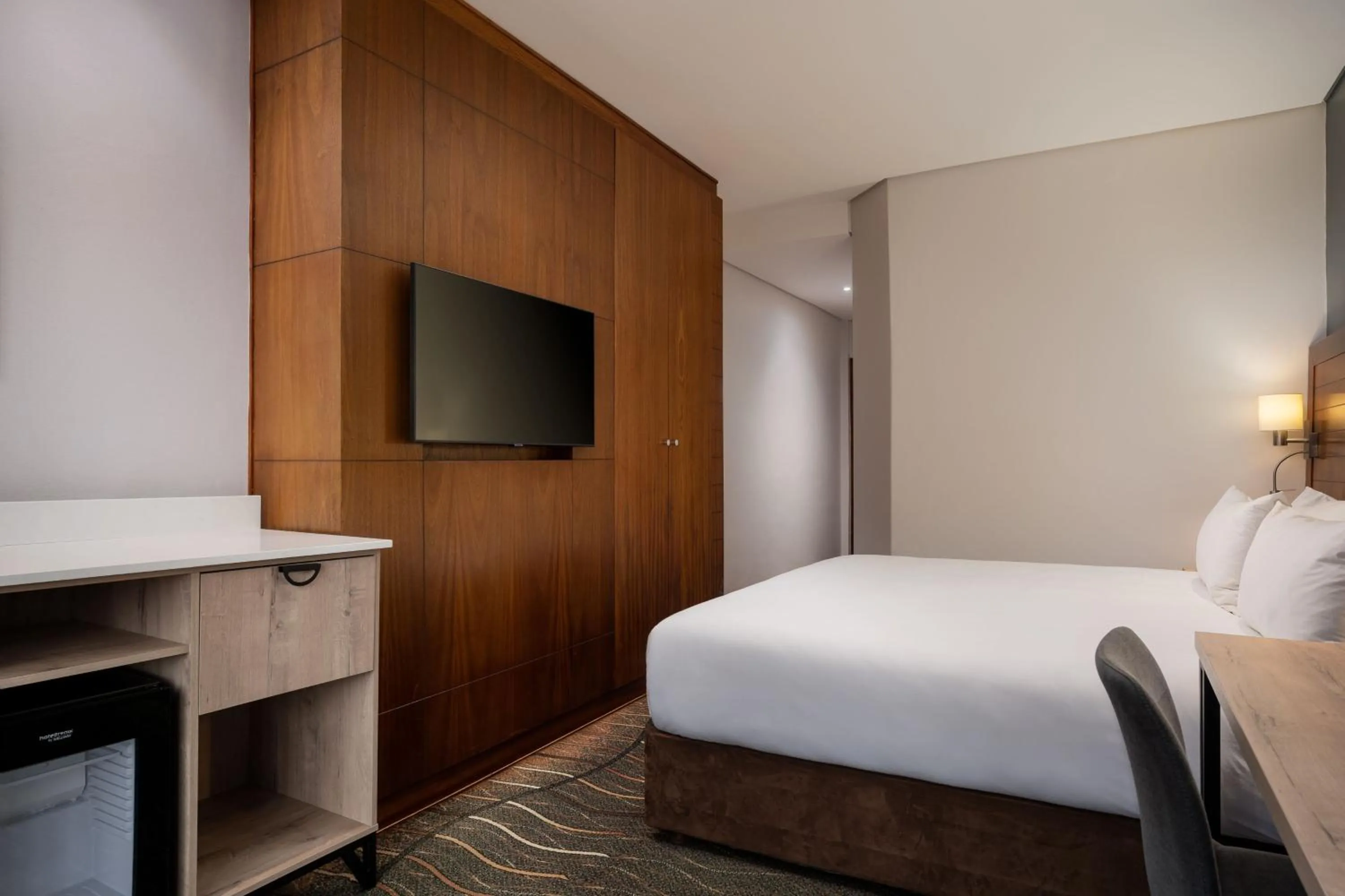 Photo of the whole room, Bed in Protea Hotel by Marriott Clarens