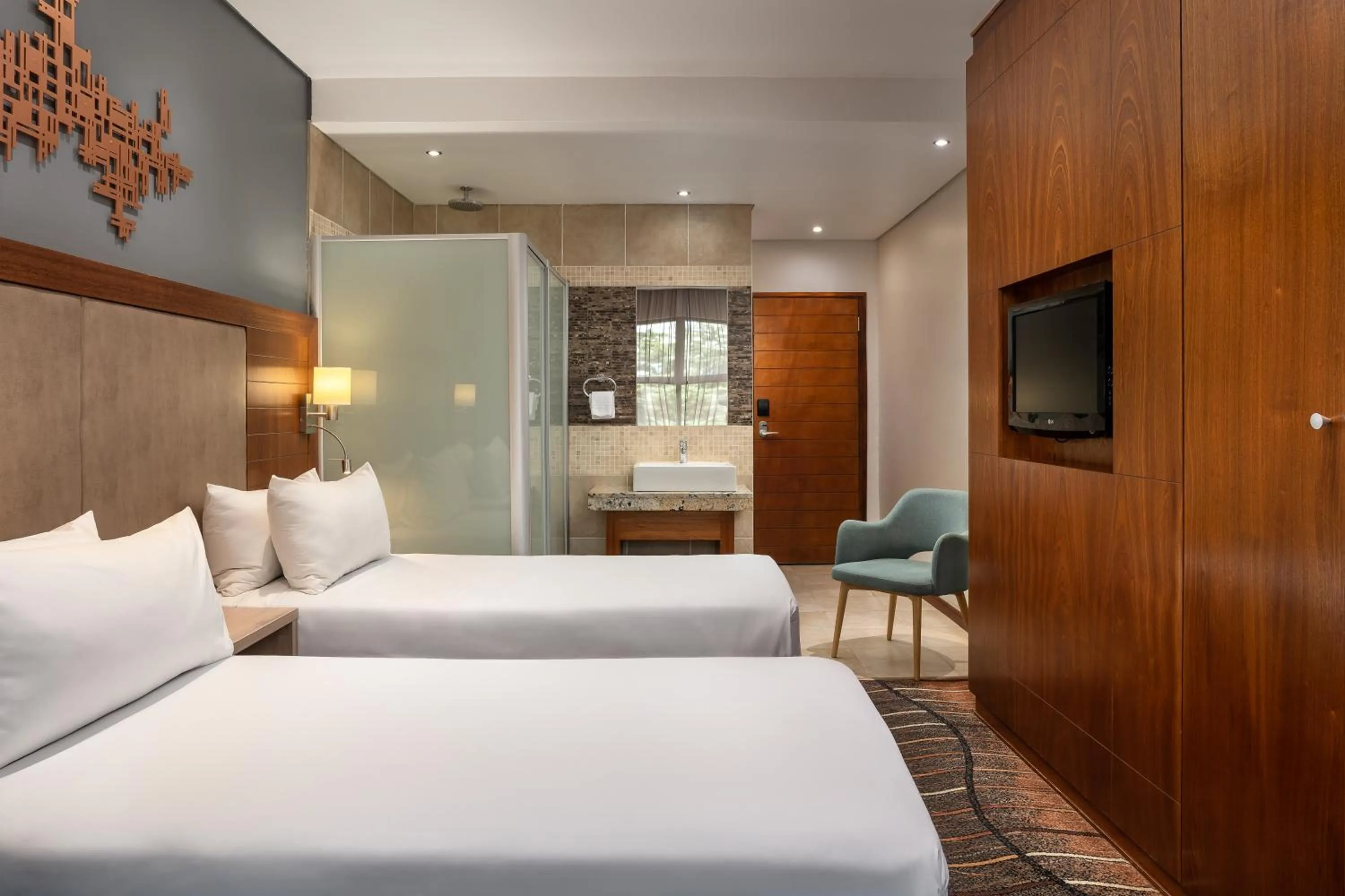 Shower, Bed in Protea Hotel by Marriott Clarens