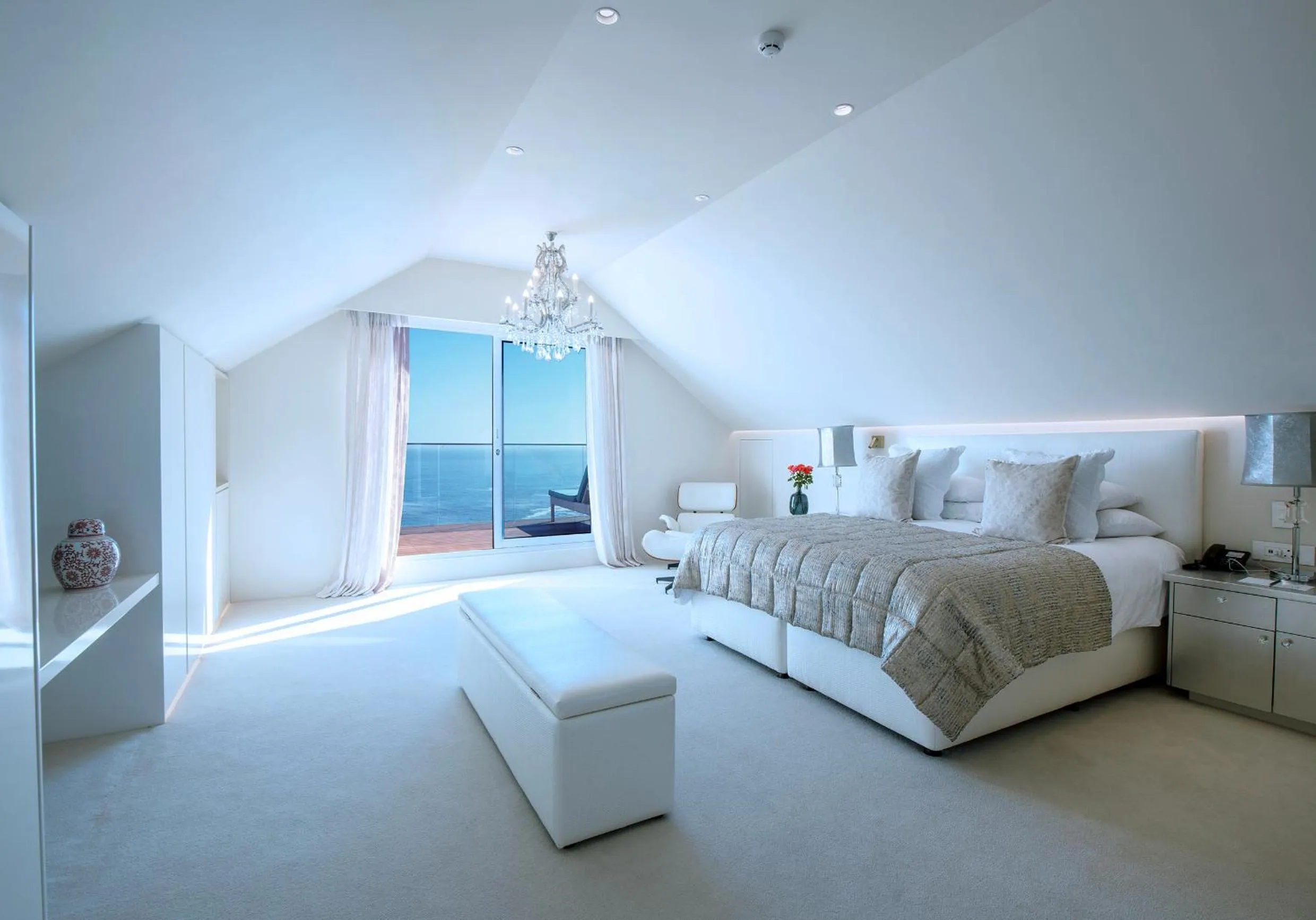 Bed in The Clarendon - Bantry Bay