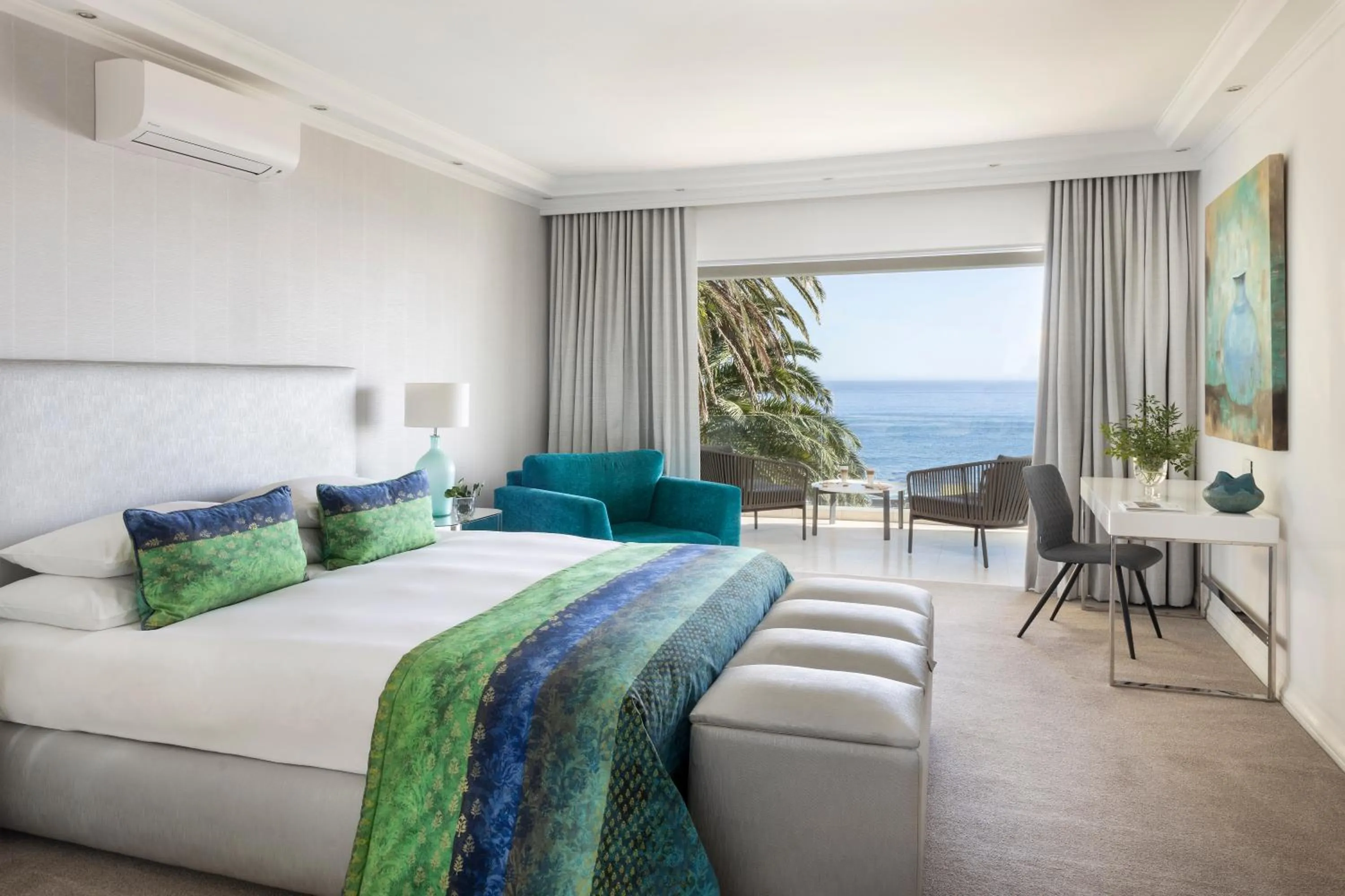 Bed in The Clarendon - Bantry Bay