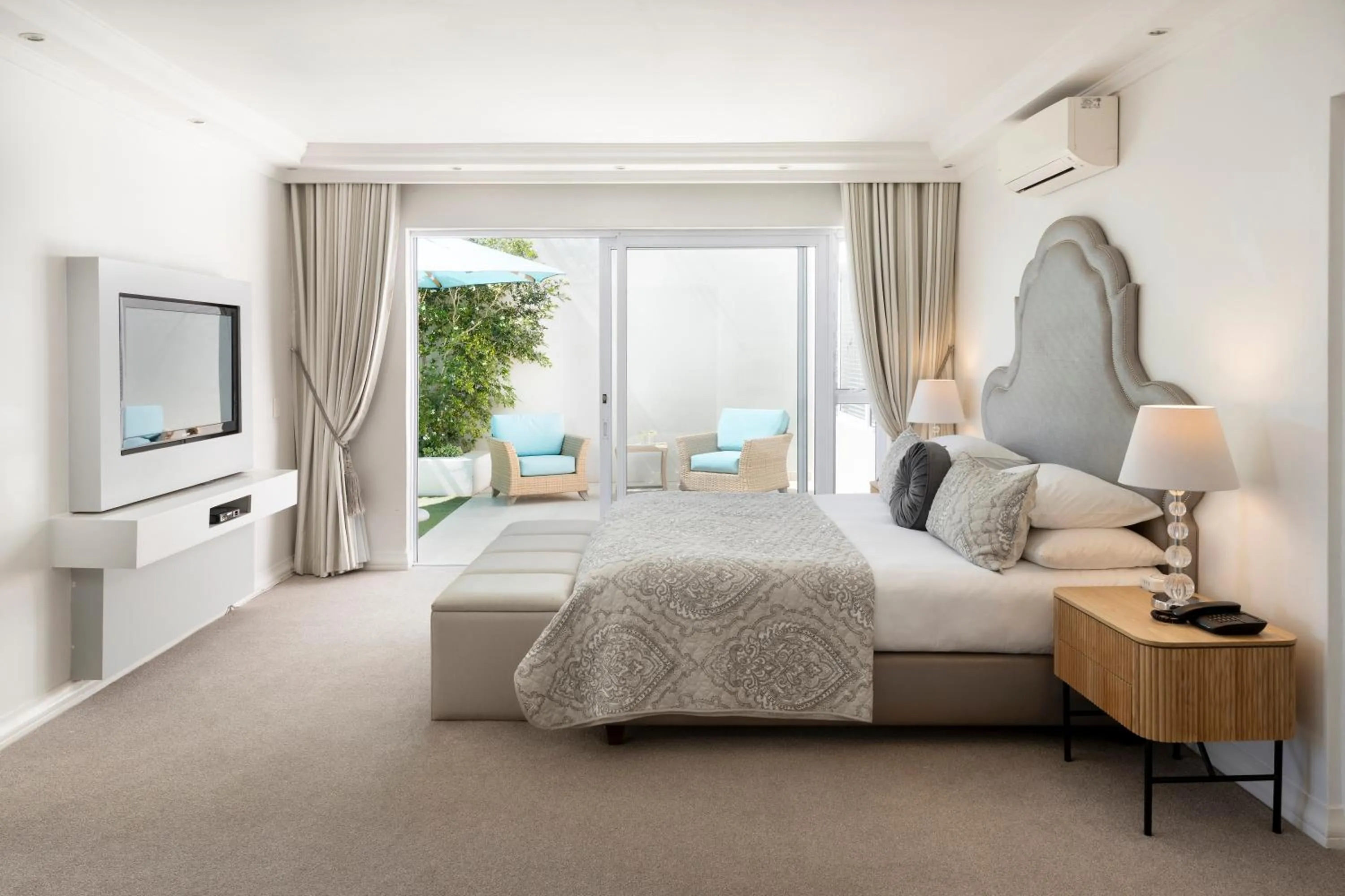 Bed in The Clarendon - Bantry Bay