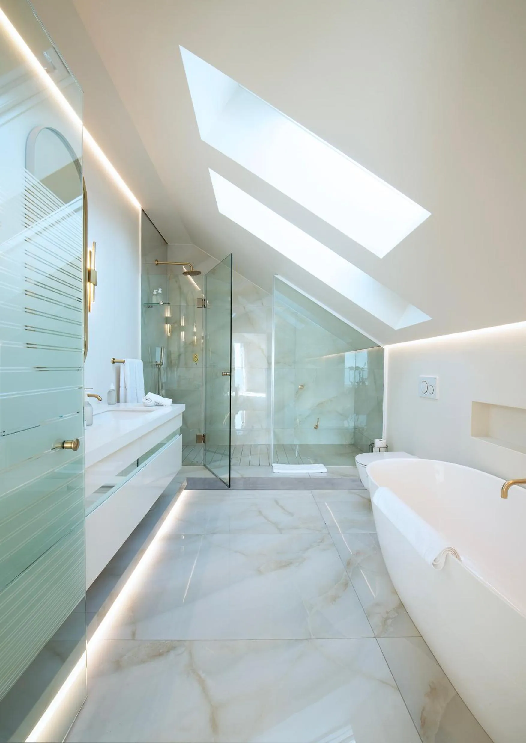 The Clarendon - Bantry Bay