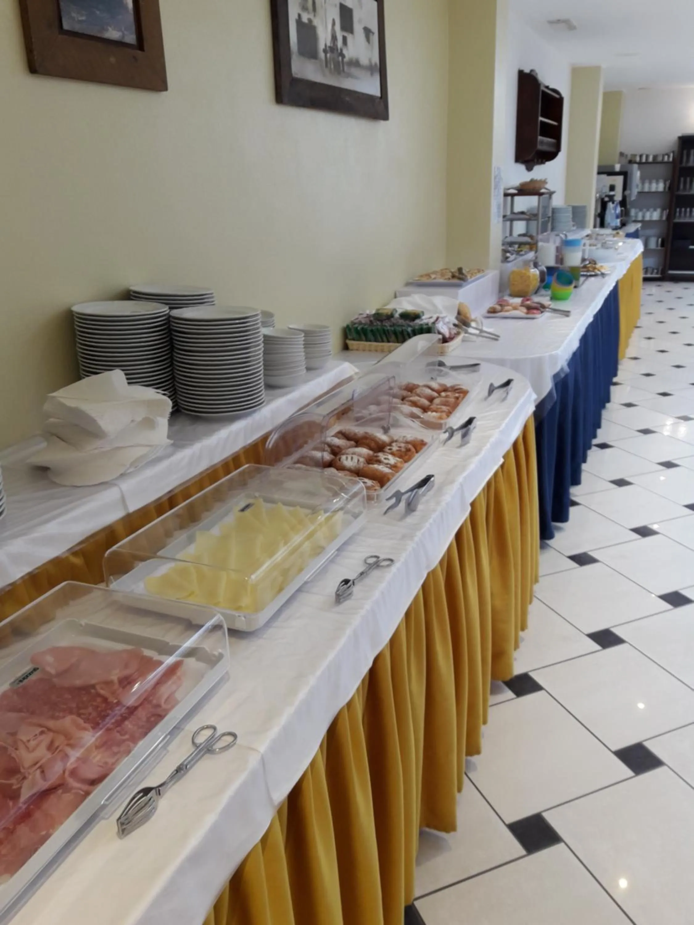 Buffet breakfast in Hotel Lem-Casadei
