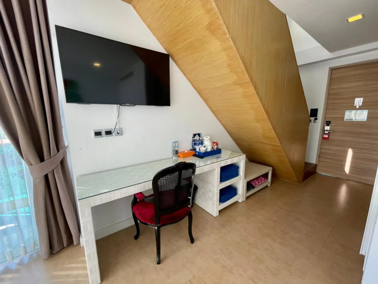 TV and multimedia in Beach Walk Boutique Resort