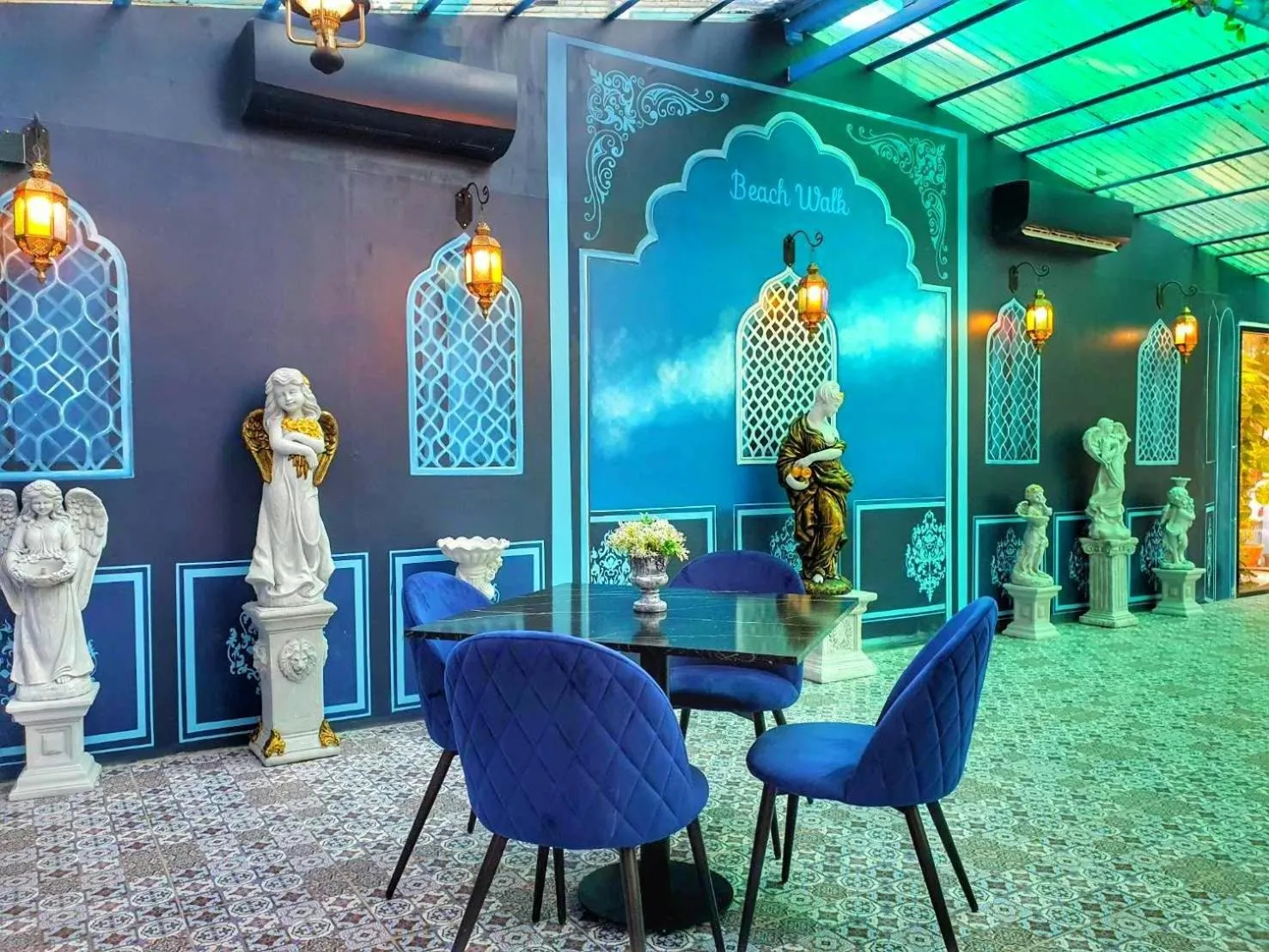 Food and drinks in Beach Walk Boutique Resort