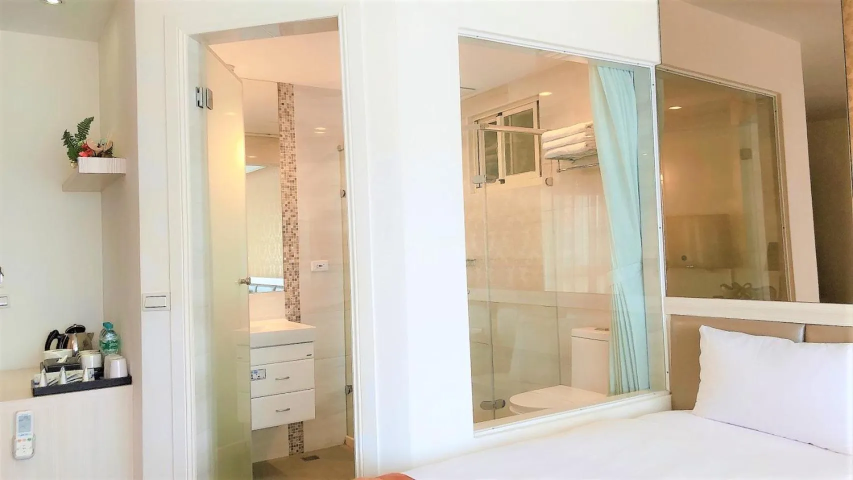 Bathroom, Bed in Taitung Z. Hotel