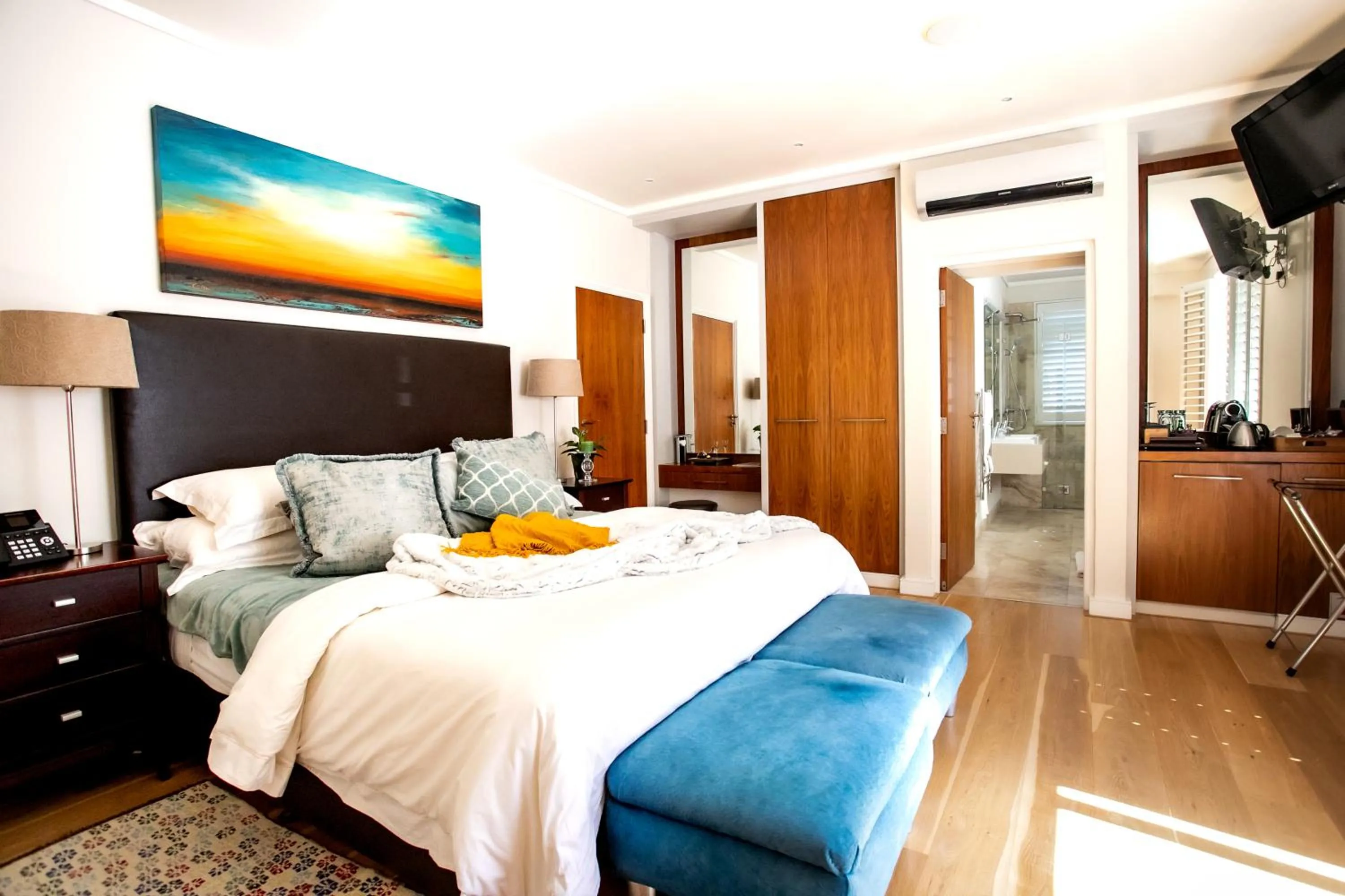 Bedroom, Bed in Selkirk House