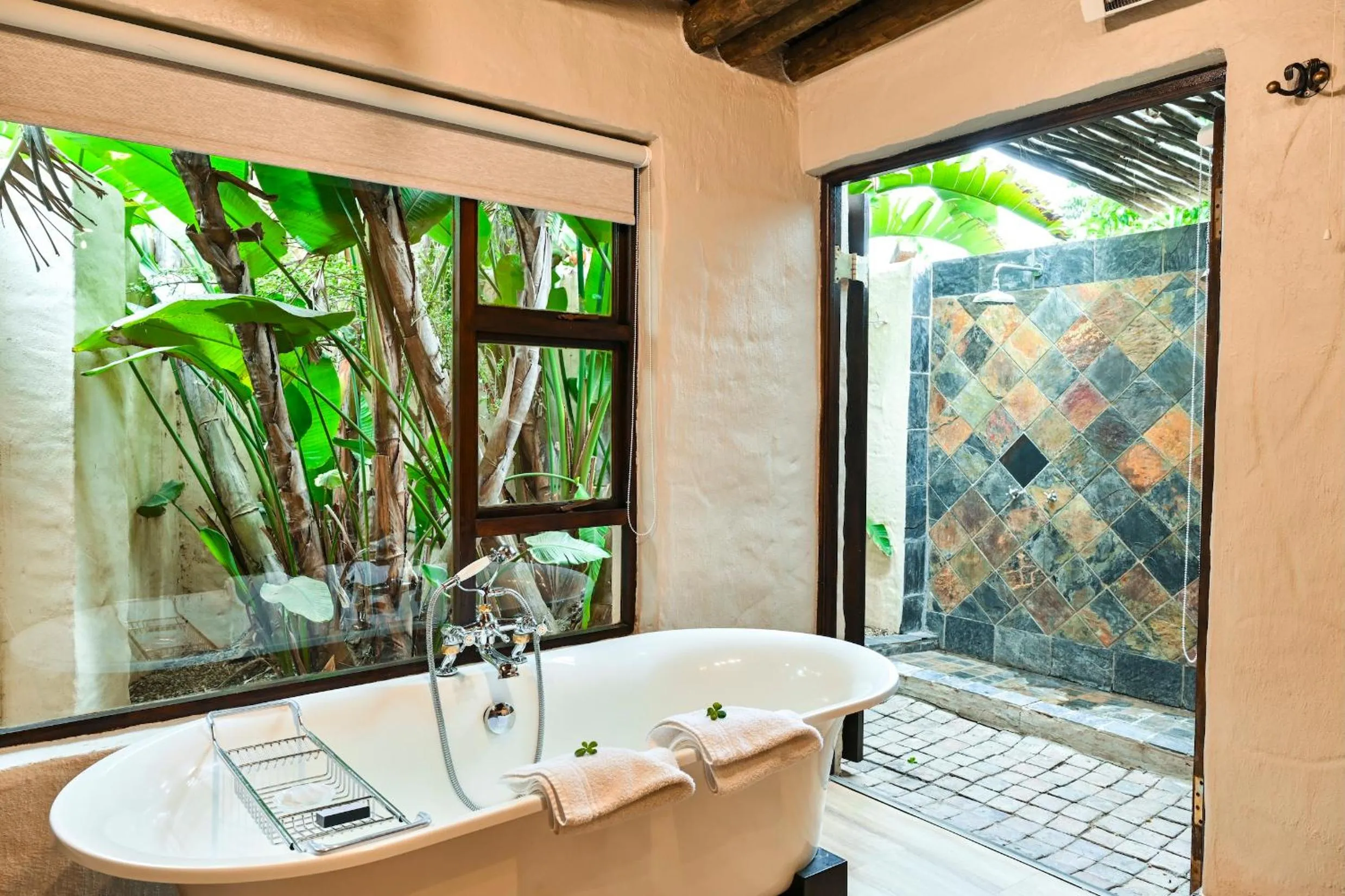 Shower in Woodall Country House and Spa