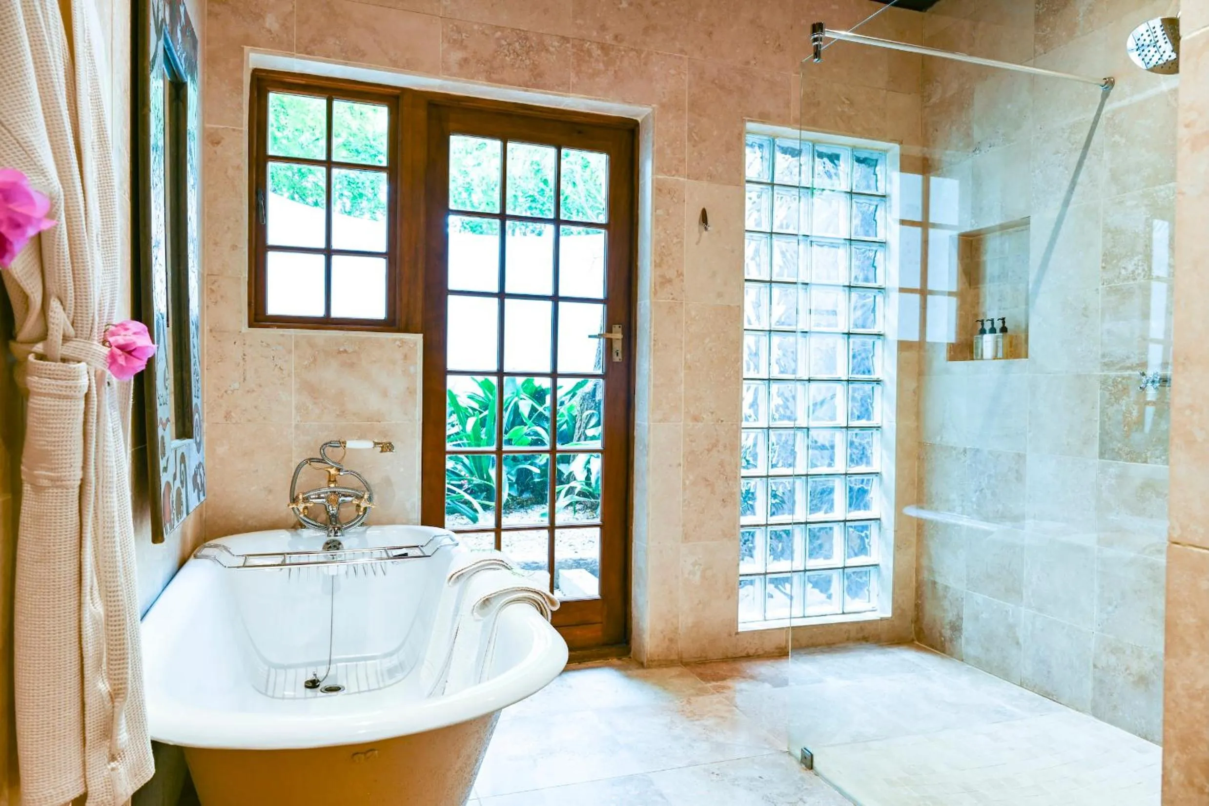 Shower in Woodall Country House and Spa