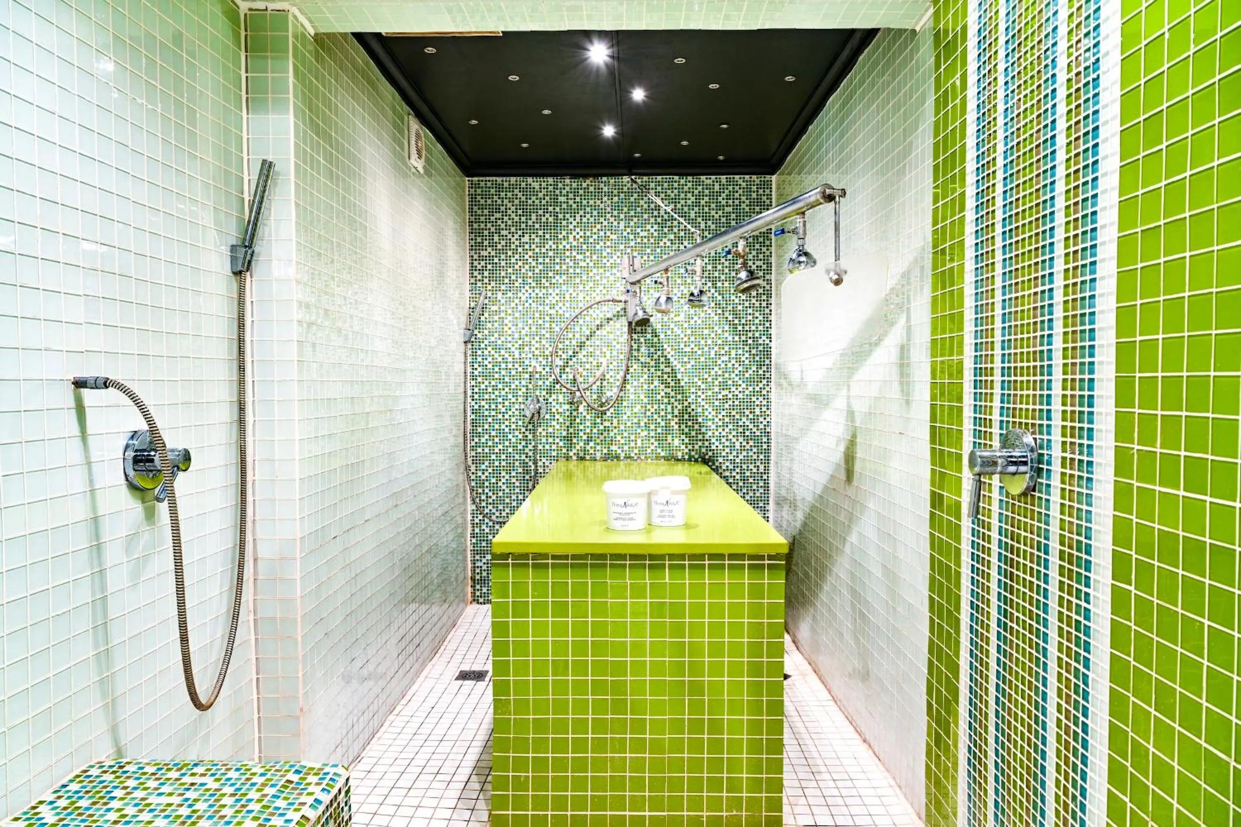 Spa and wellness centre/facilities in Woodall Country House and Spa