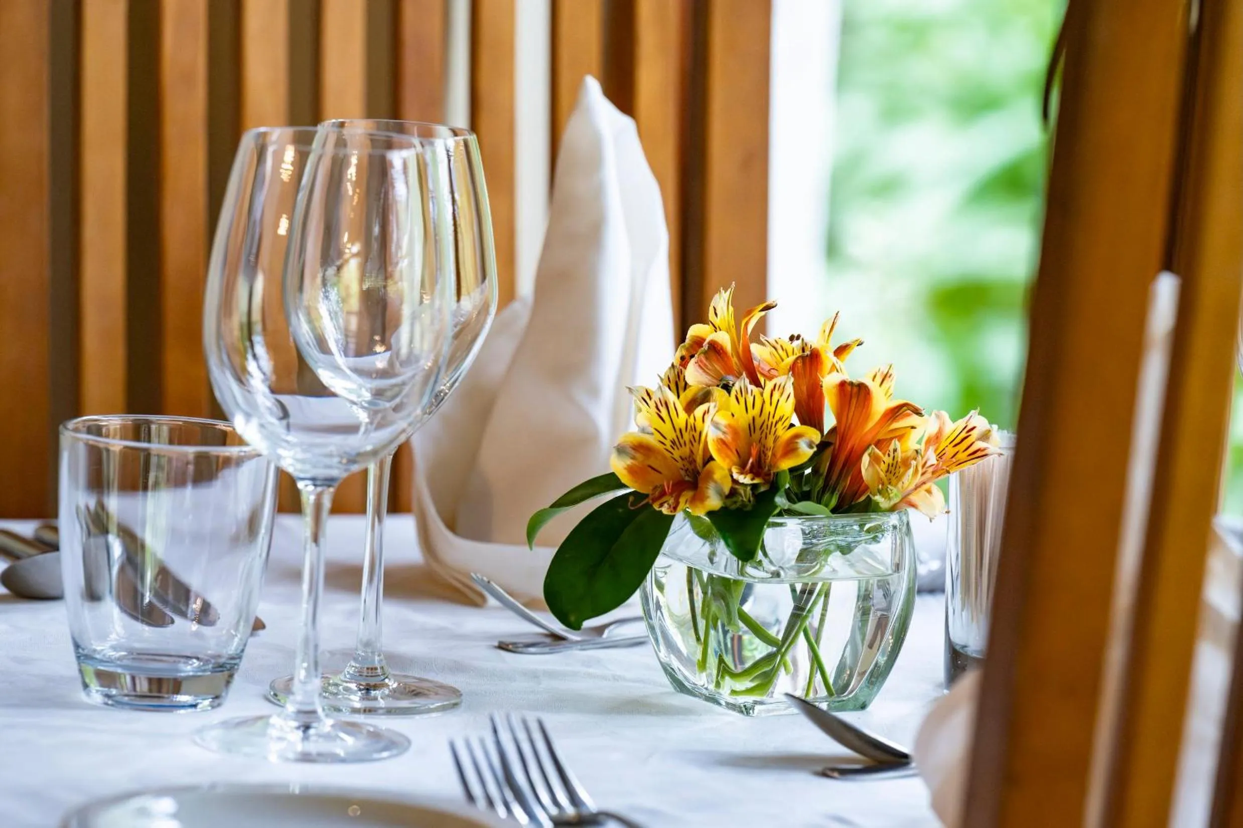 Restaurant/places to eat in Woodall Country House and Spa