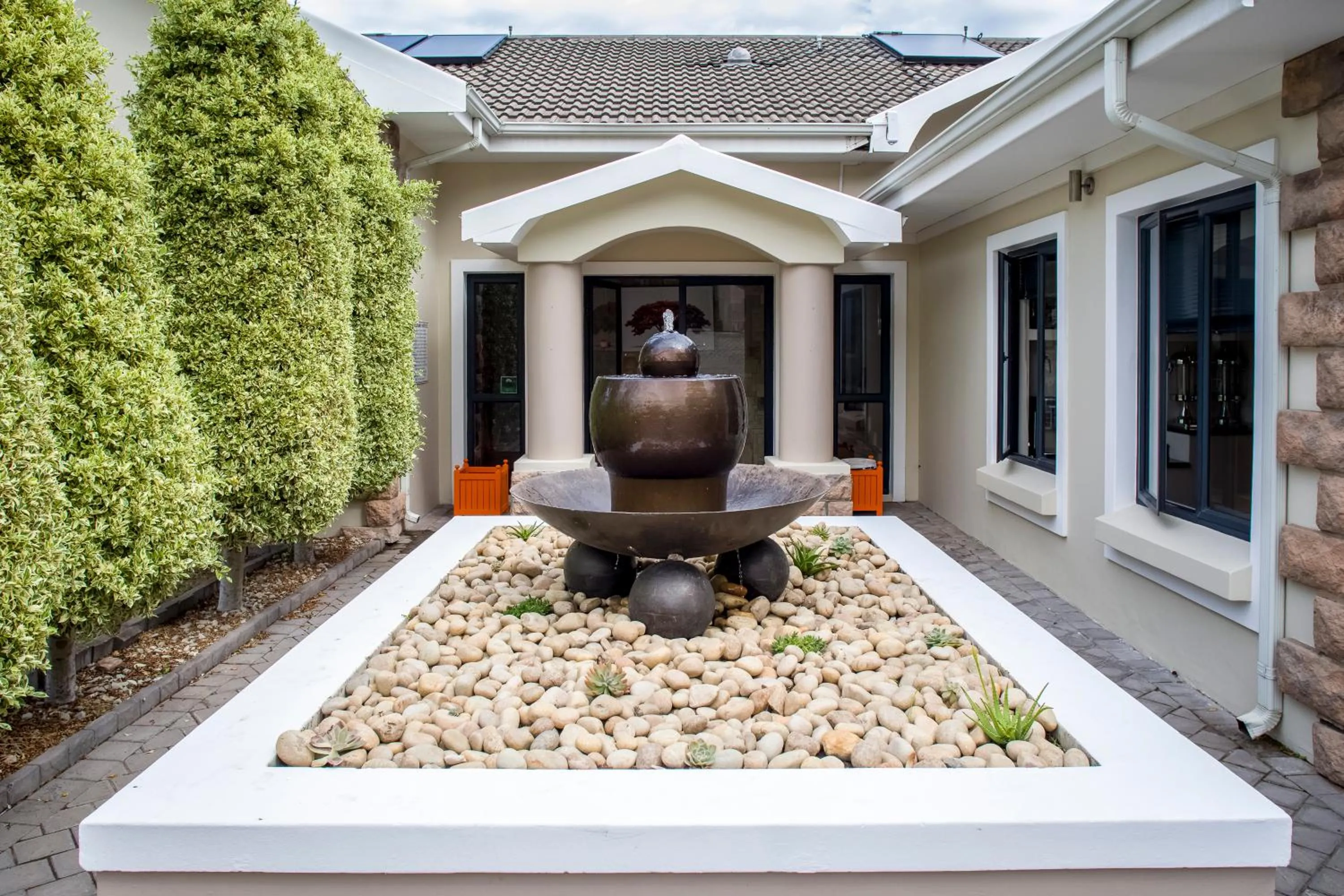 Facade/entrance in Orange Inn Knysna