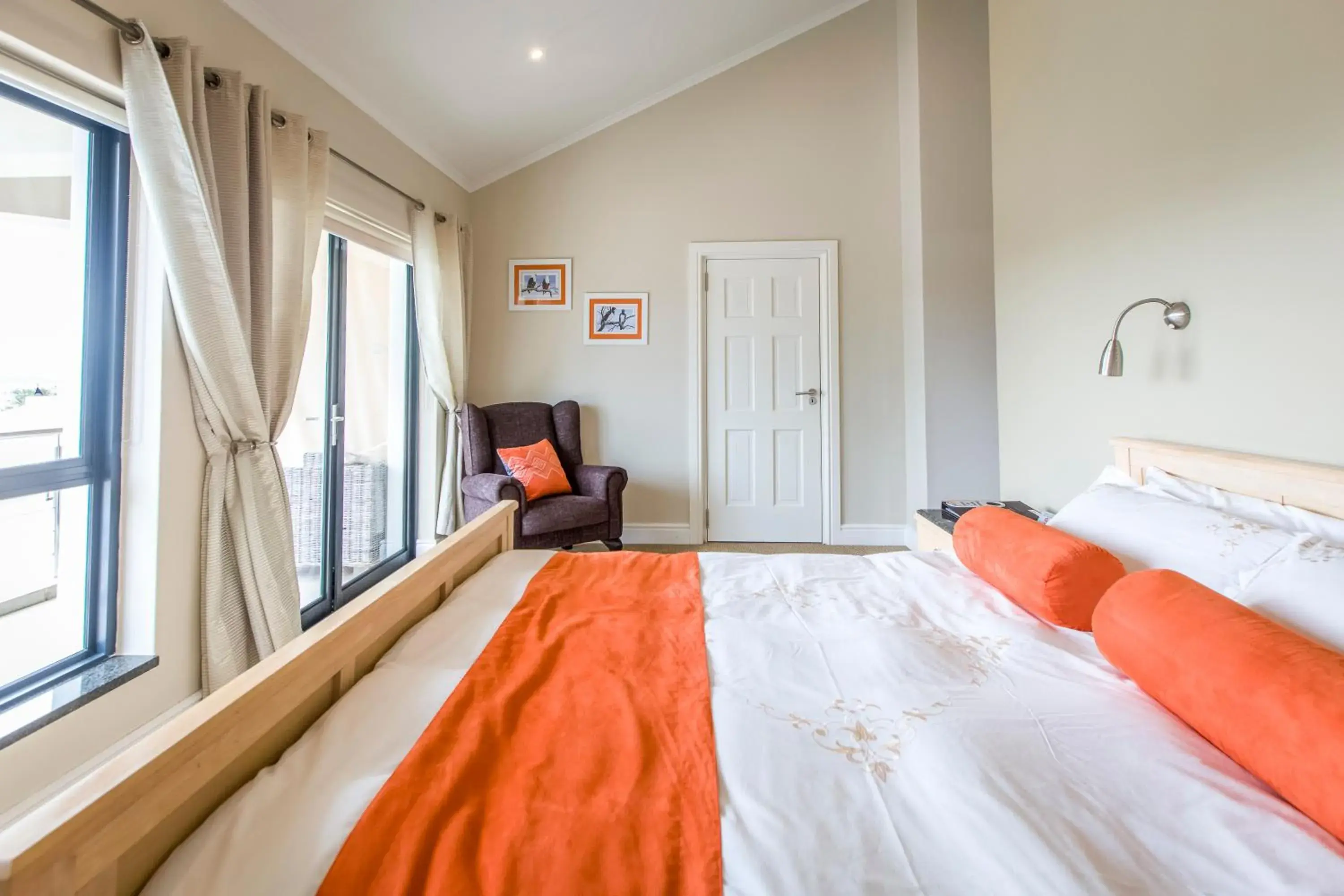 Suite - single occupancy in Orange Inn Knysna Suite - single occupancy in Orange Inn Knysna