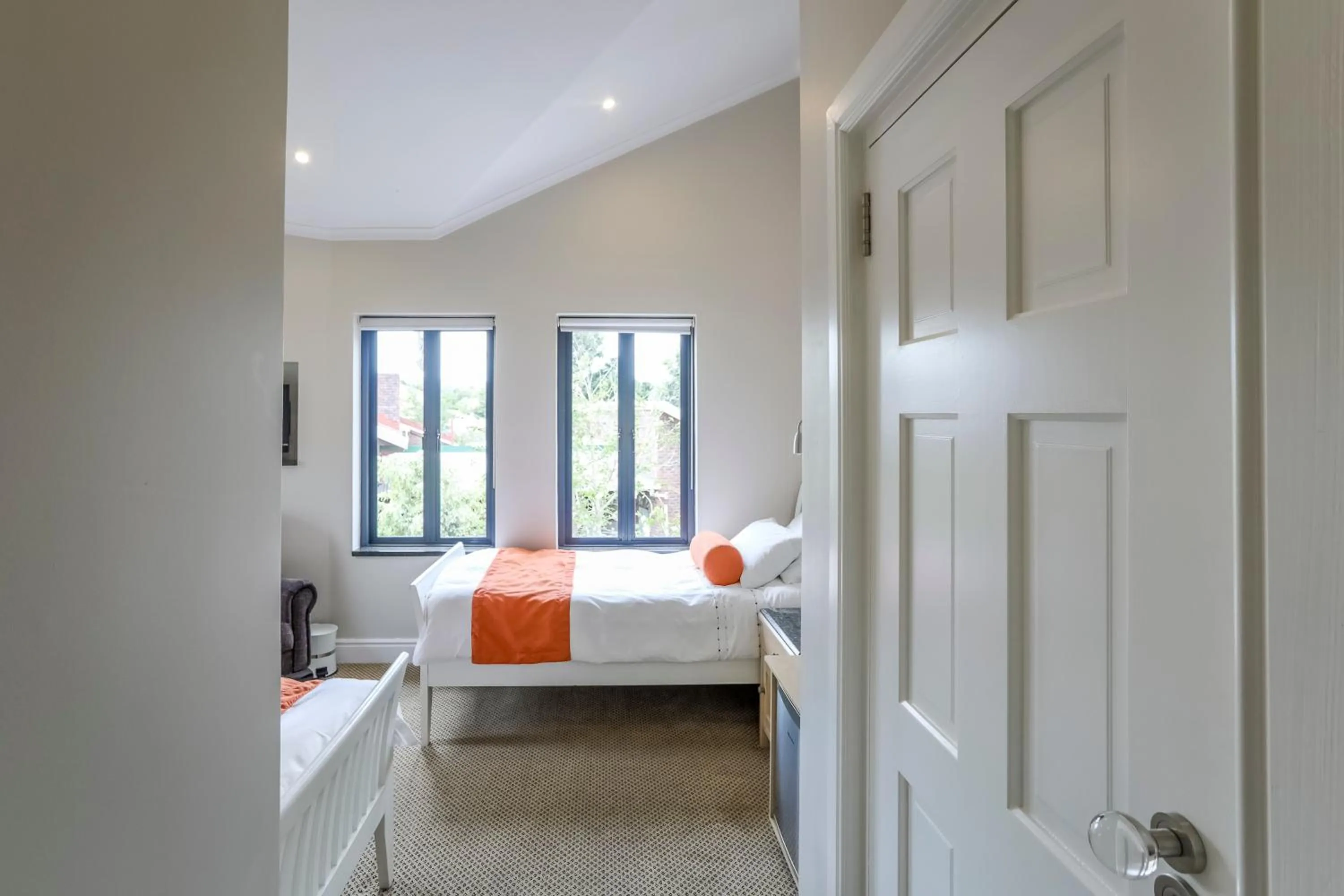 Bedroom, Bed in Orange Inn Knysna