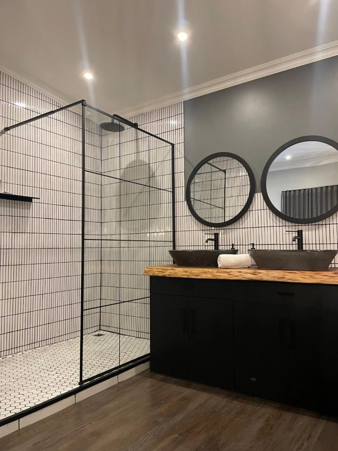 Shower in Mont d'Or Monte Bello Estate