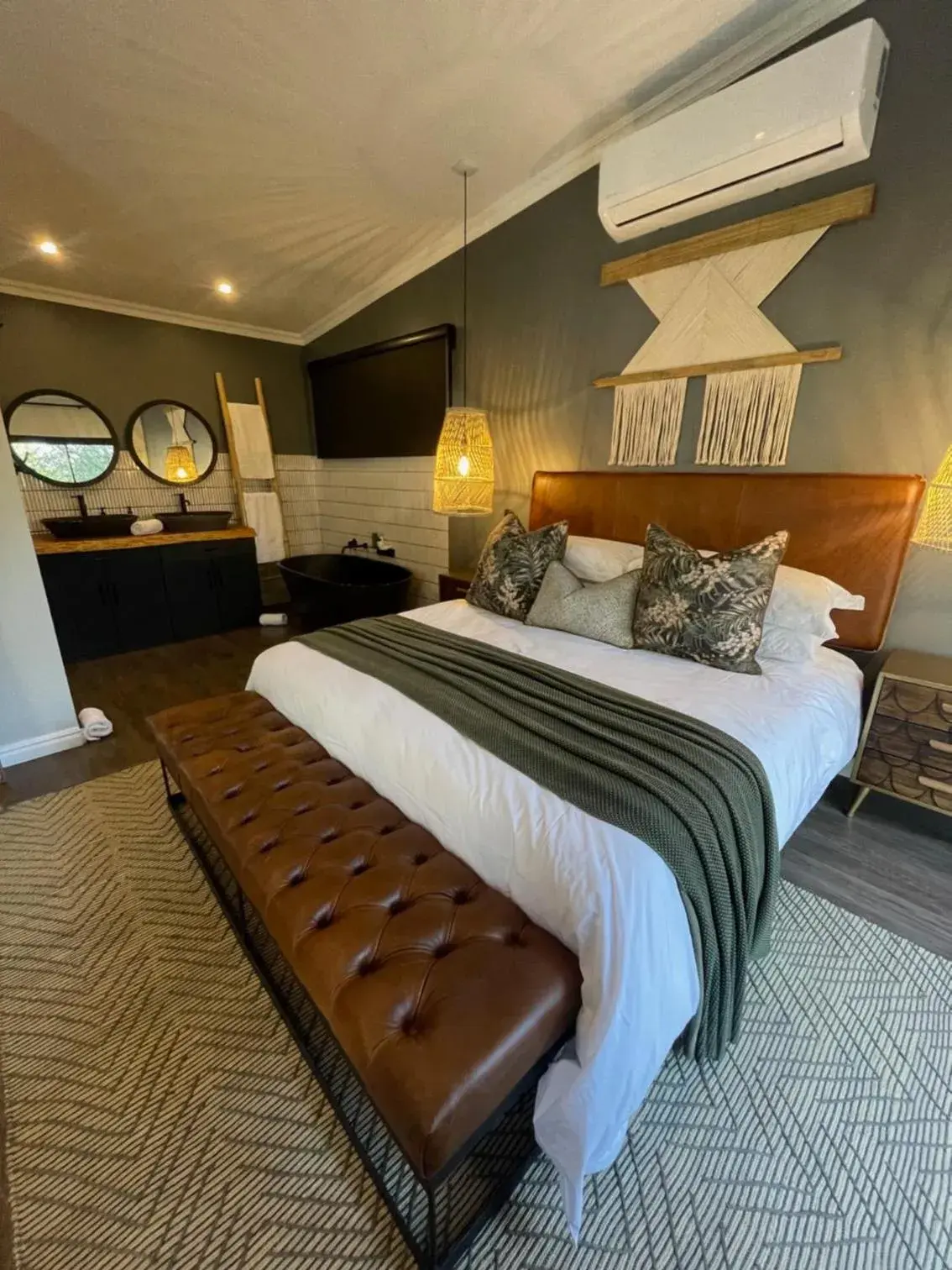 Honeymoon Suite in Mont d'Or Monte Bello Estate Honeymoon Suite in Mont d'Or Monte Bello Estate