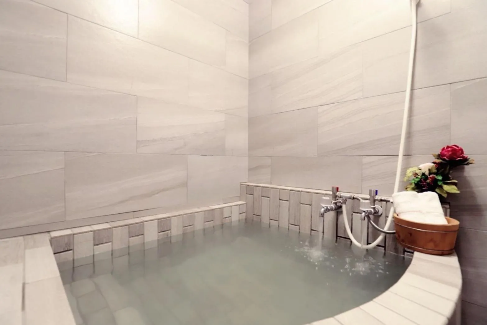 Hot Spring Bath in Phoenix Pavilion Hot Spring Hotel