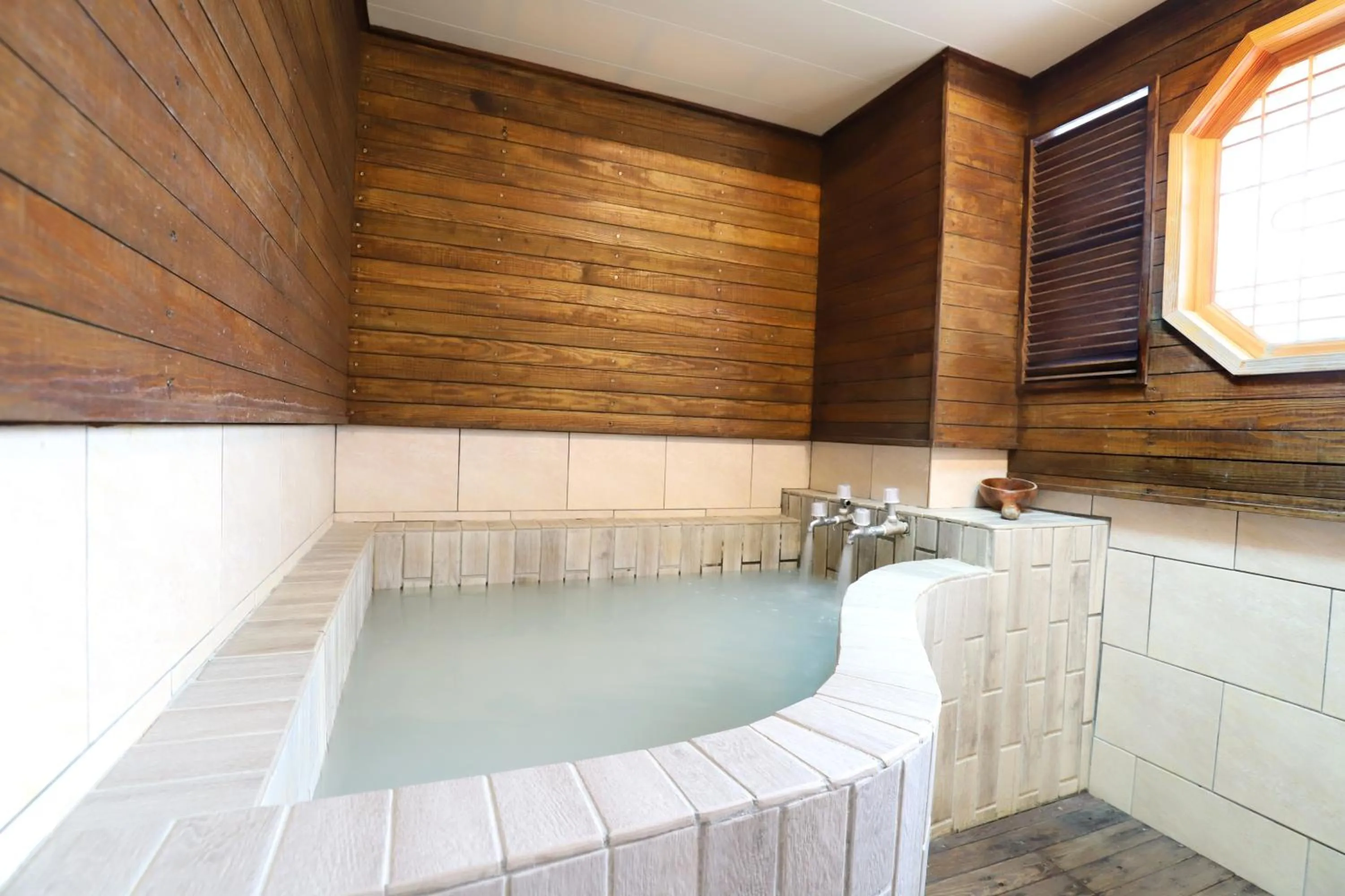 Hot Spring Bath in Phoenix Pavilion Hot Spring Hotel