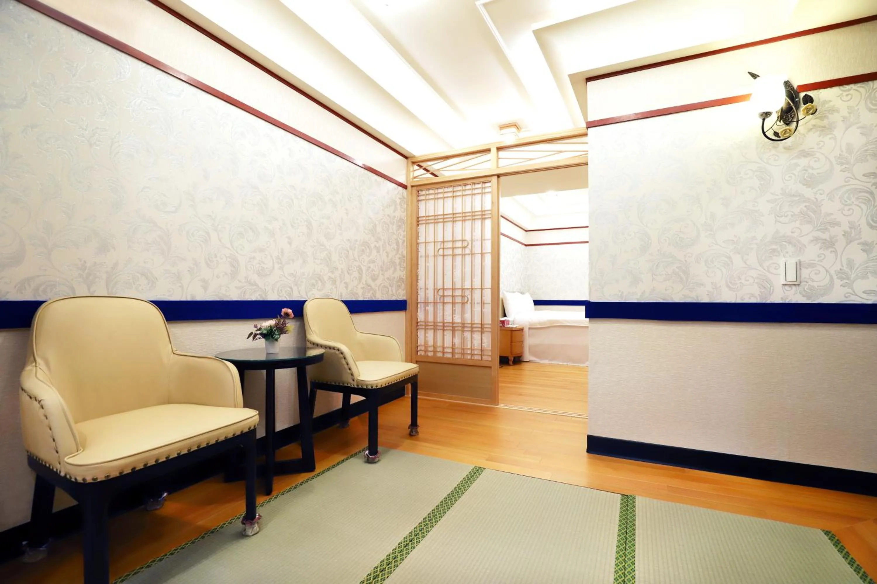 Photo of the whole room in Phoenix Pavilion Hot Spring Hotel