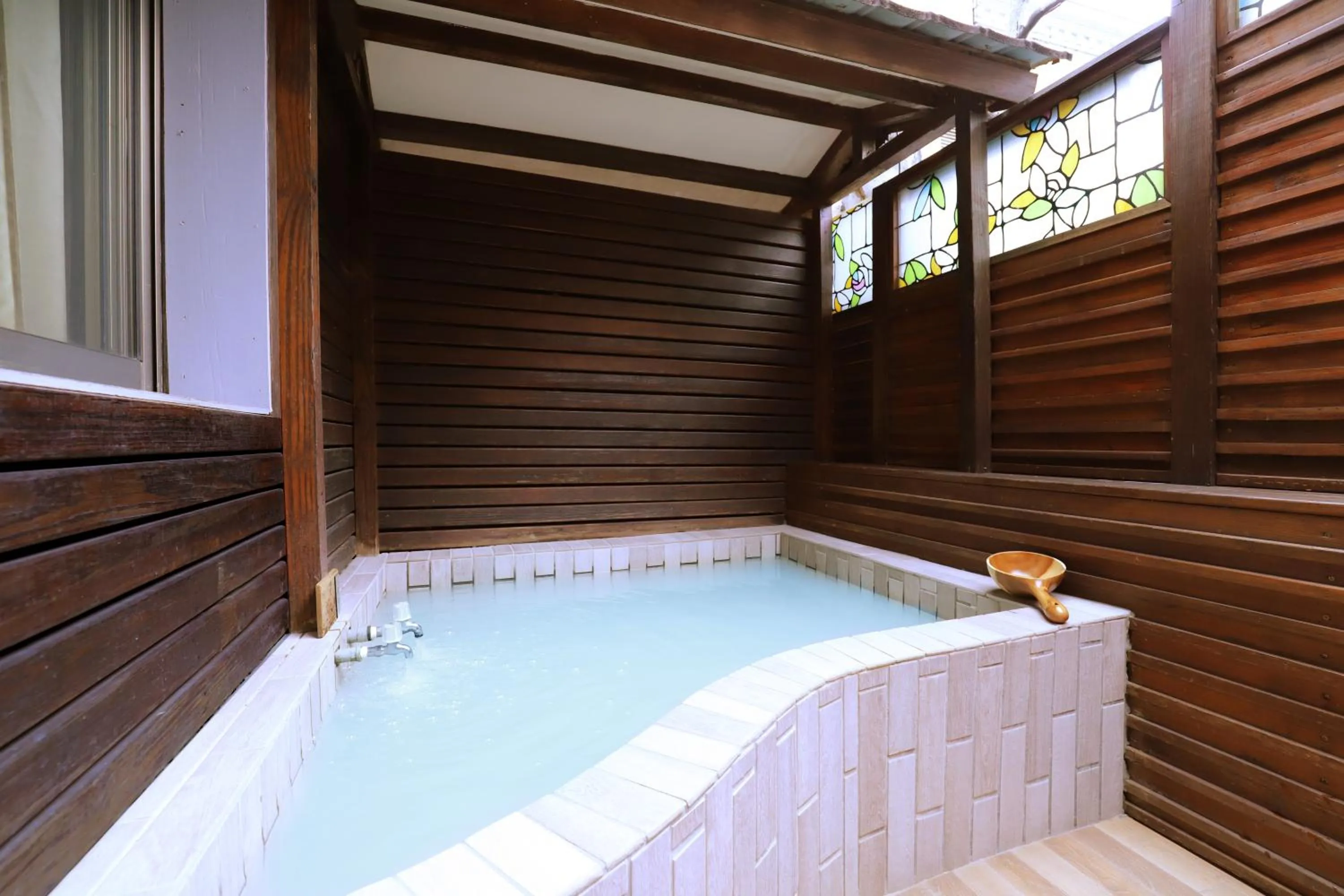 Hot Spring Bath in Phoenix Pavilion Hot Spring Hotel