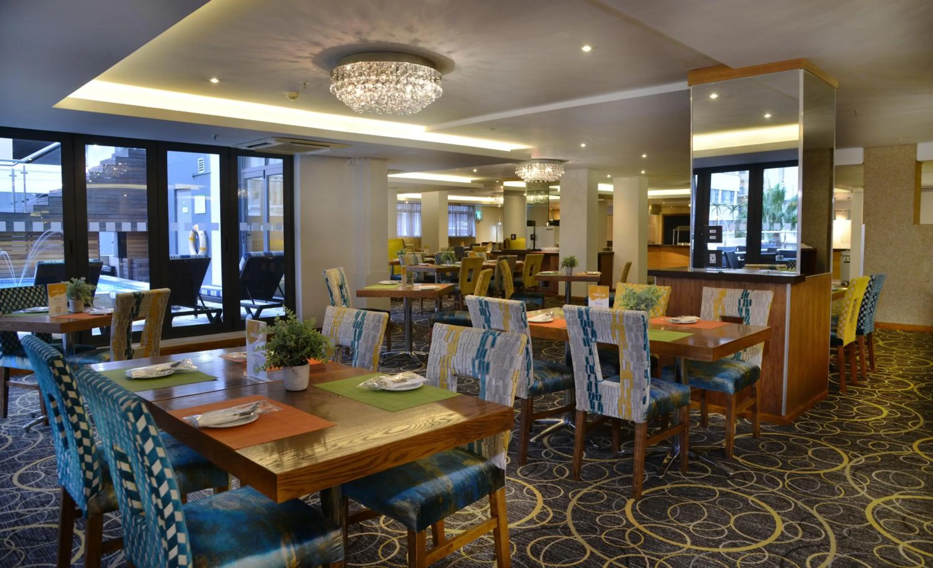 Restaurant/places to eat in Cresta Grande Cape Town