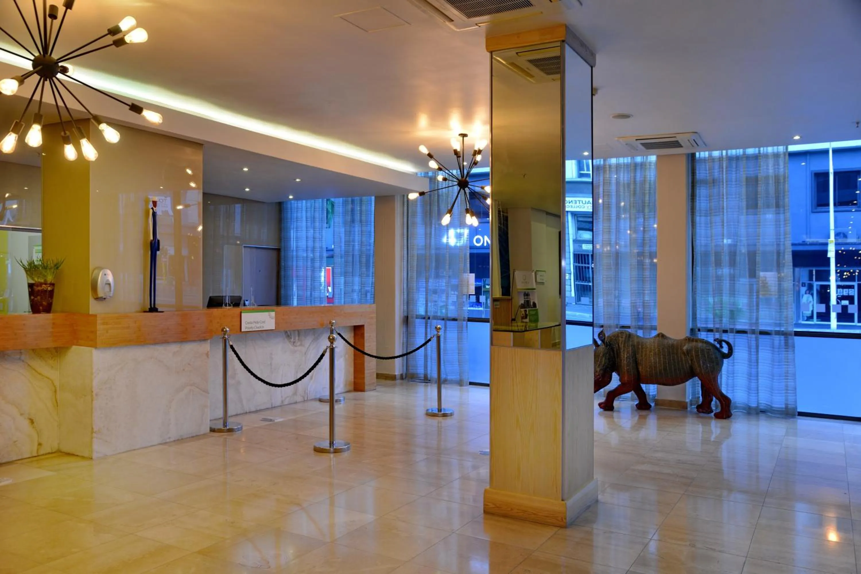 Lobby or reception in Cresta Grande Cape Town