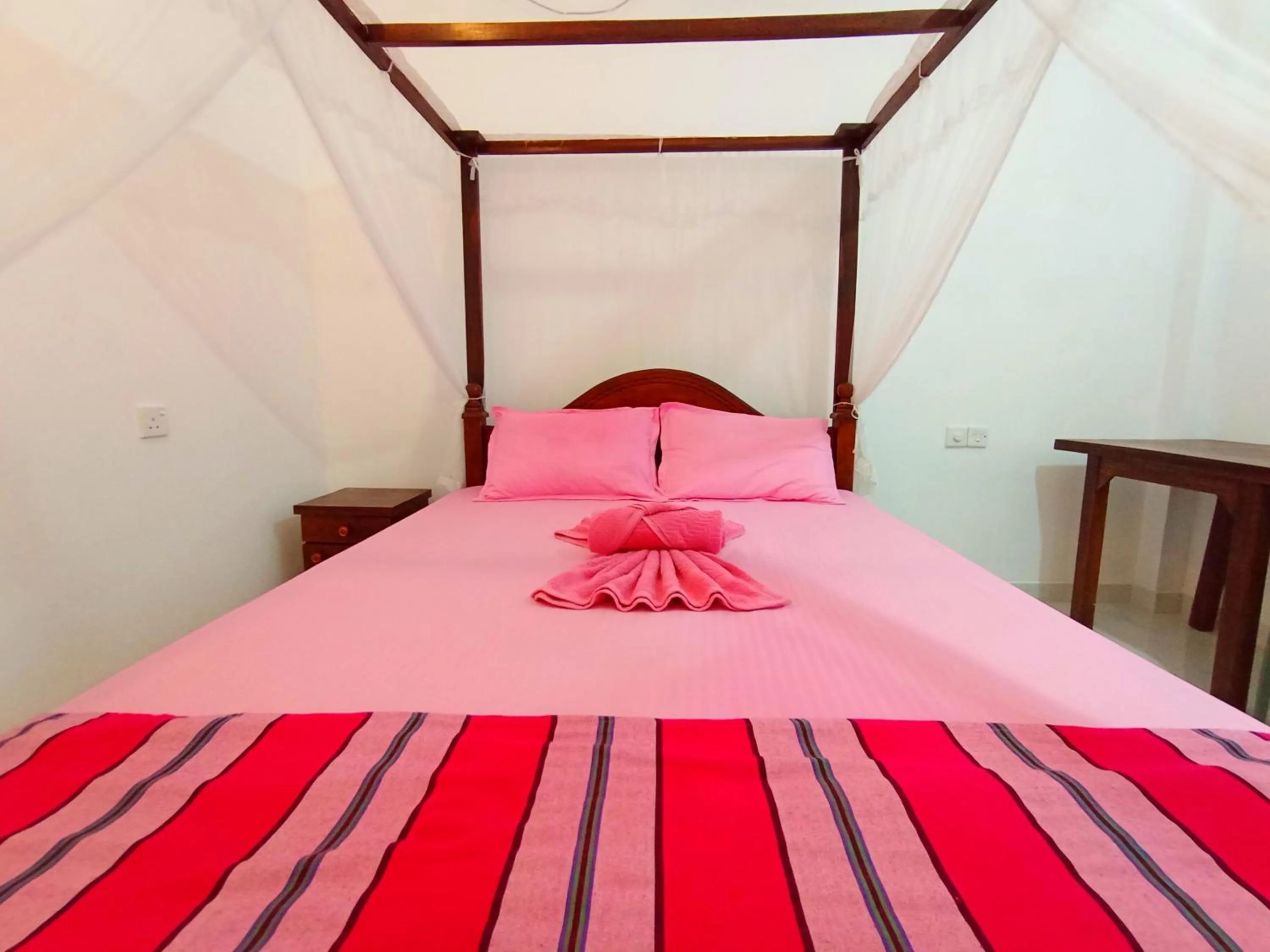 Bed in Allan Guest Mirissa