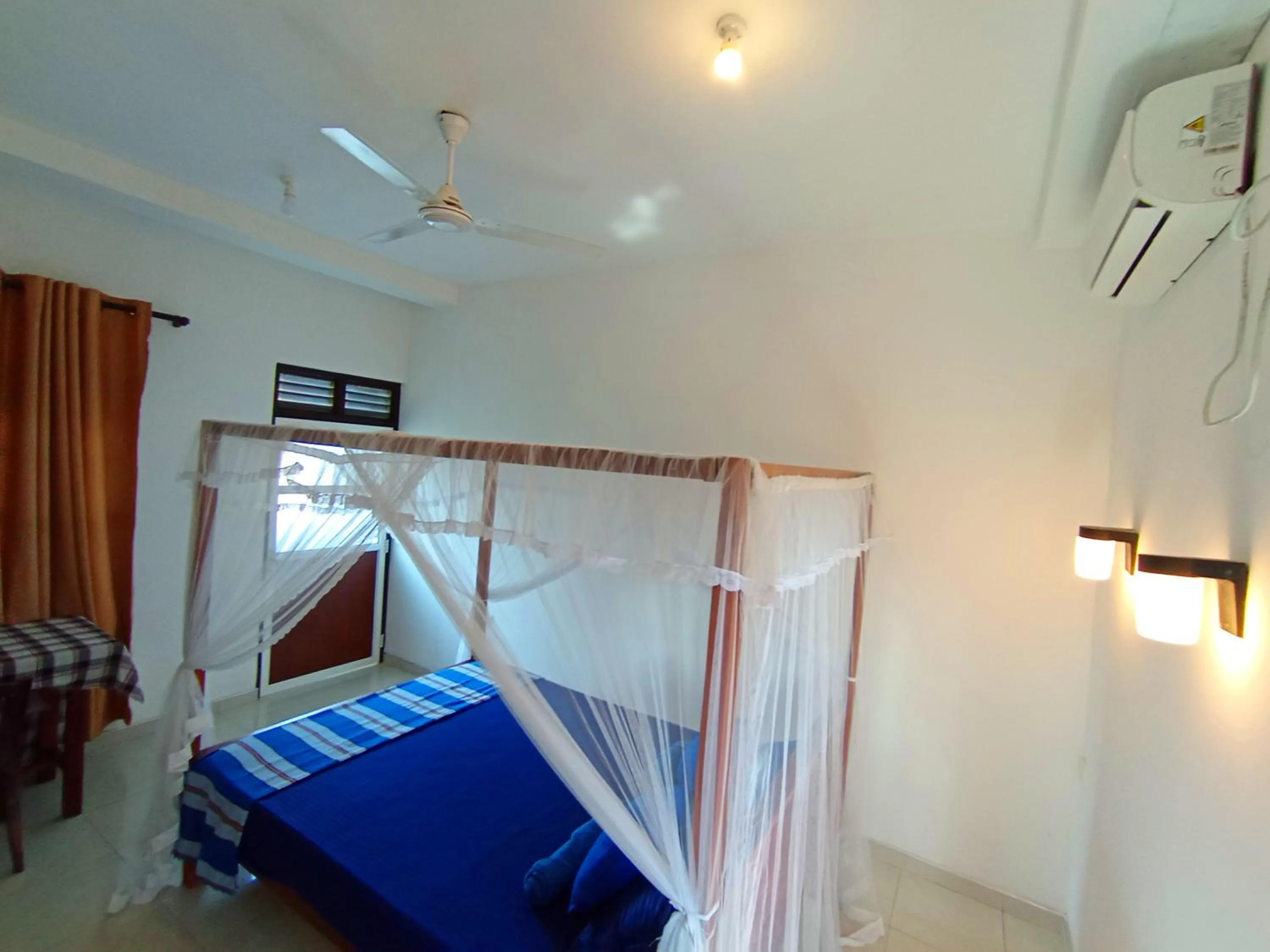 Bed in Allan Guest Mirissa