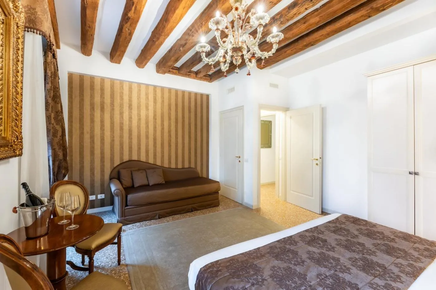 Bedroom, Bed in San Teodoro Palace - Luxury Apartments