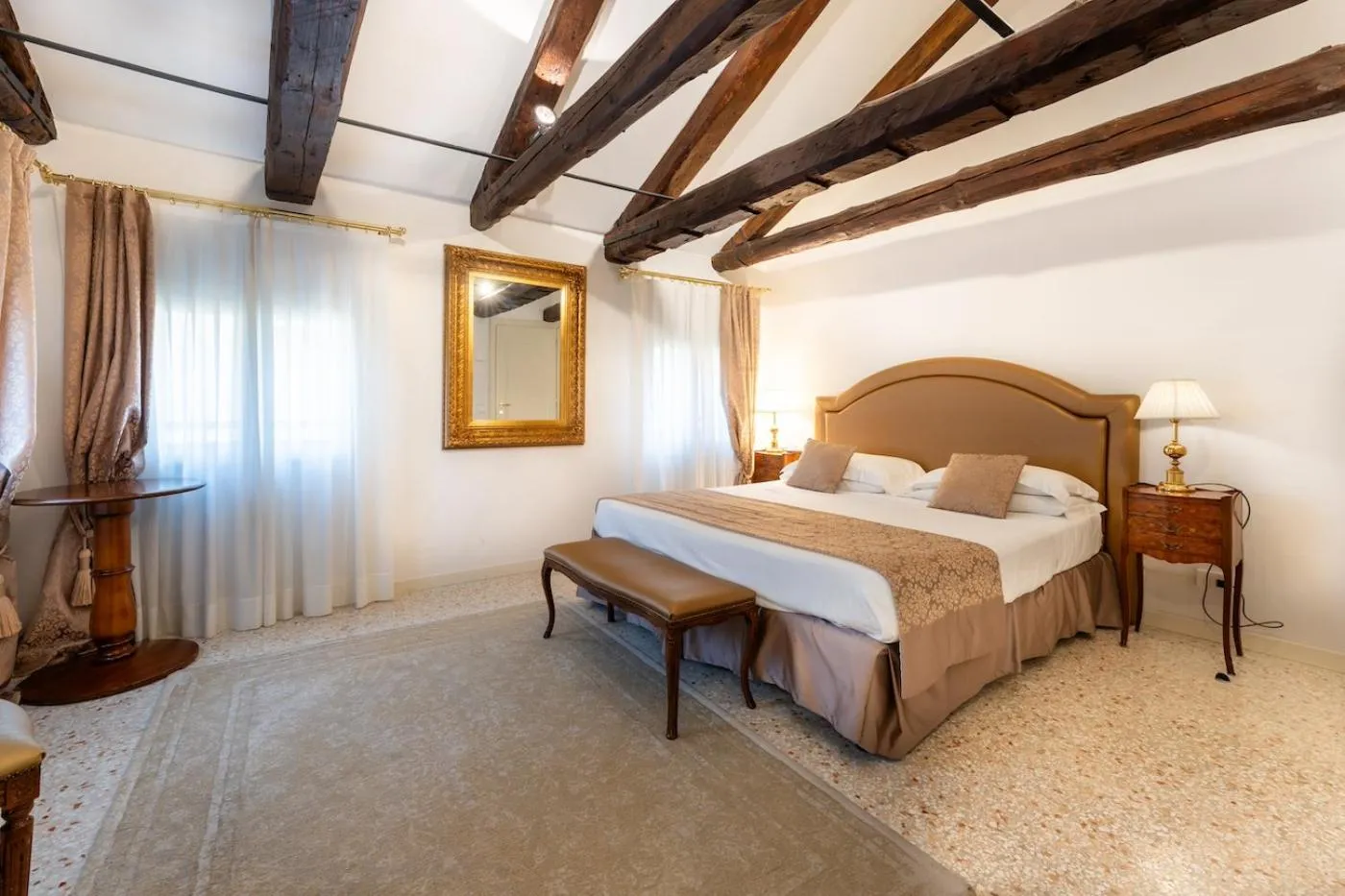 Bedroom, Bed in San Teodoro Palace - Luxury Apartments