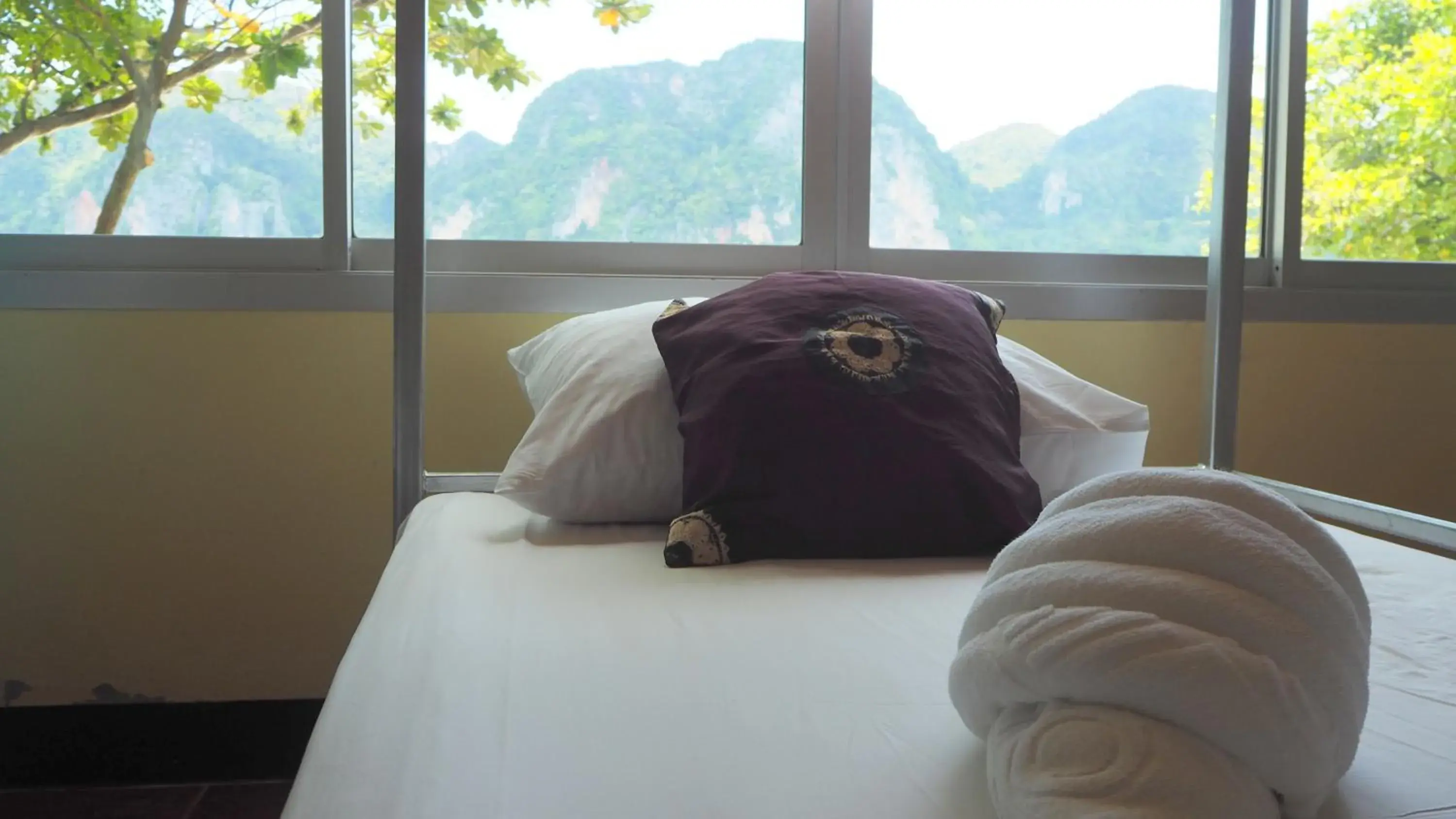 Bed in 6-Bed Male Dormitory Room in Chaokoh Phi Phi Hostel Bed in 6-Bed Male Dormitory Room in Chaokoh Phi Phi Hostel