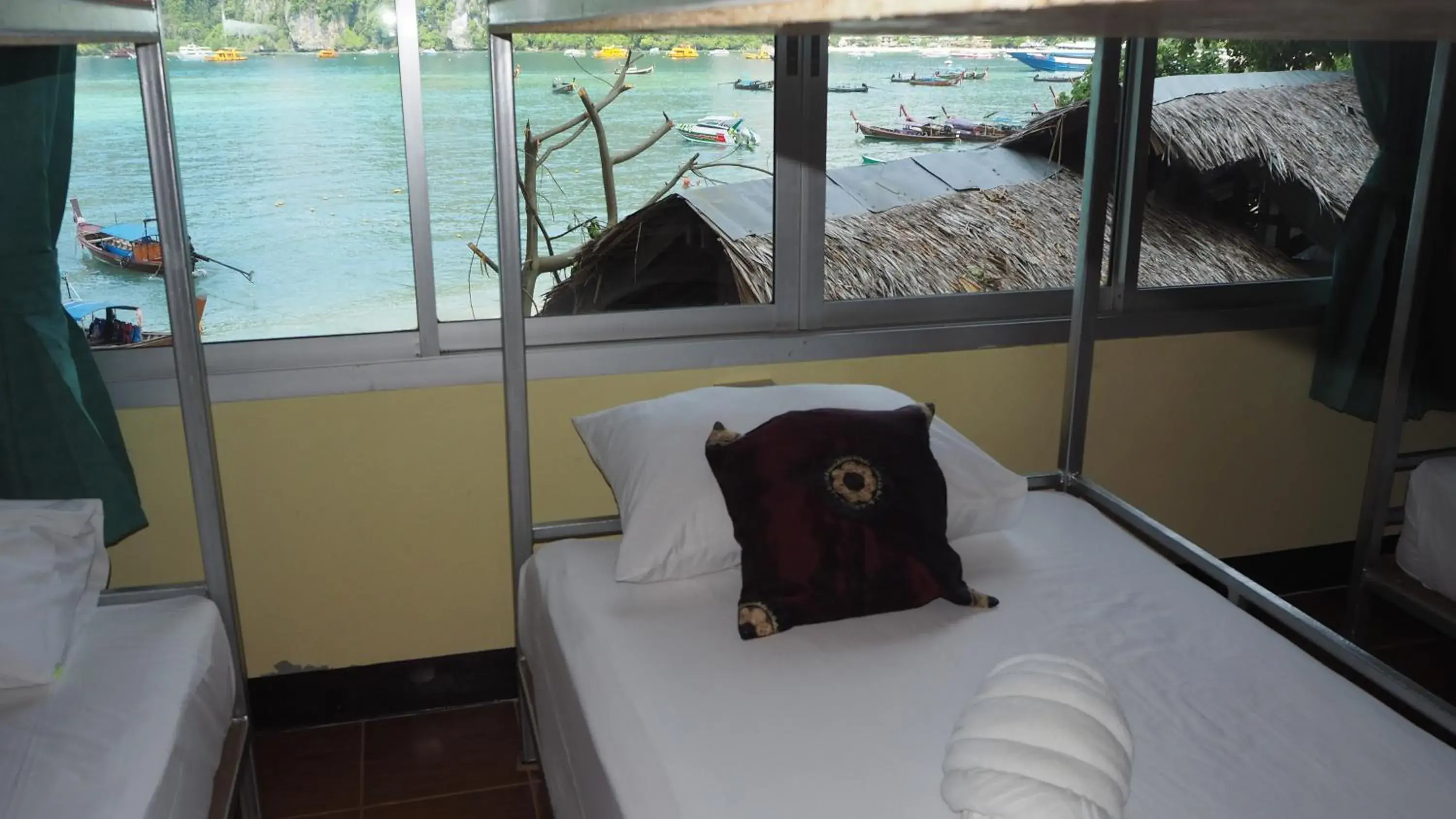 Bed in 6-Bed Female Dormitory Room in Chaokoh Phi Phi Hostel Bed in 6-Bed Female Dormitory Room in Chaokoh Phi Phi Hostel